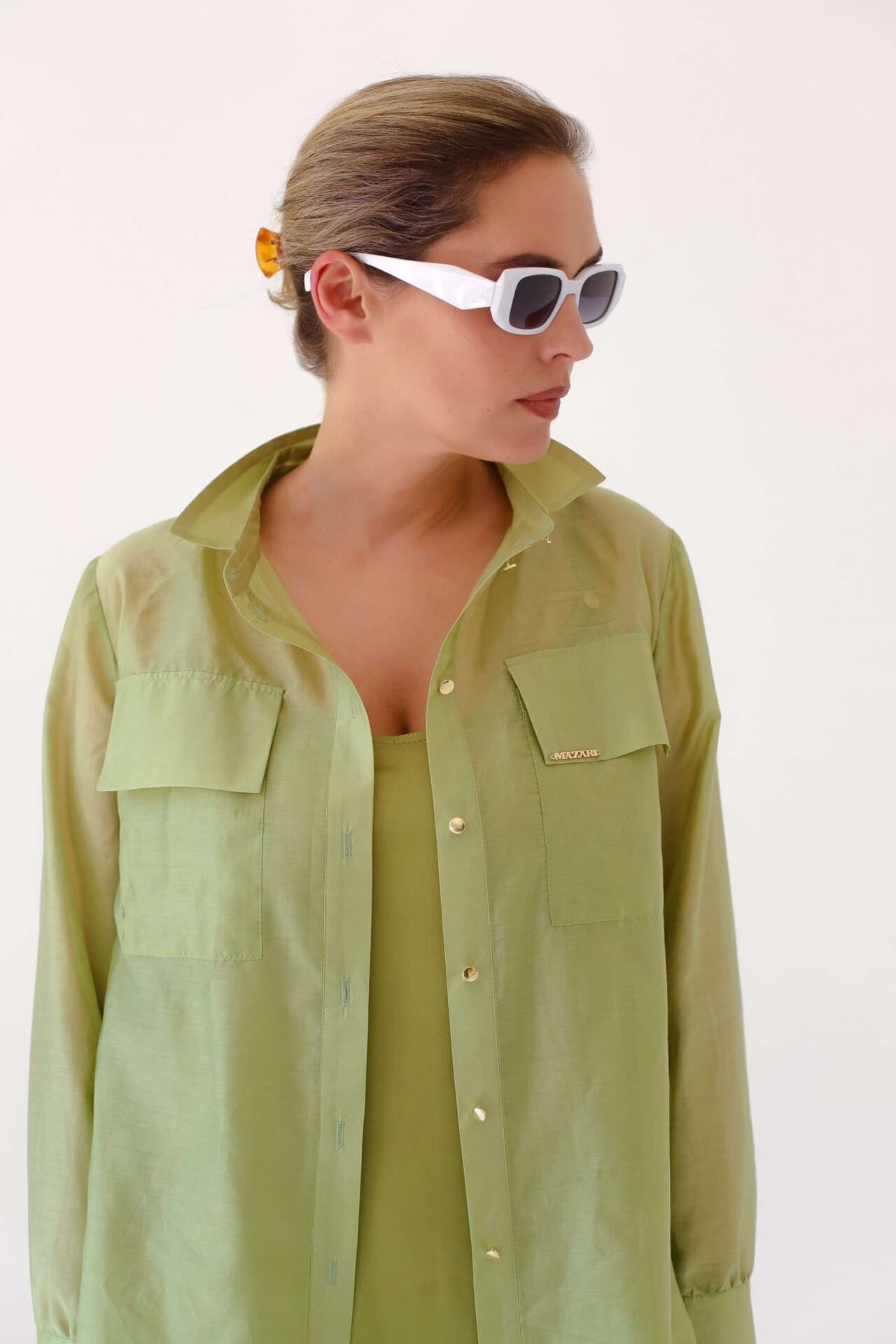 тонкая рубашка