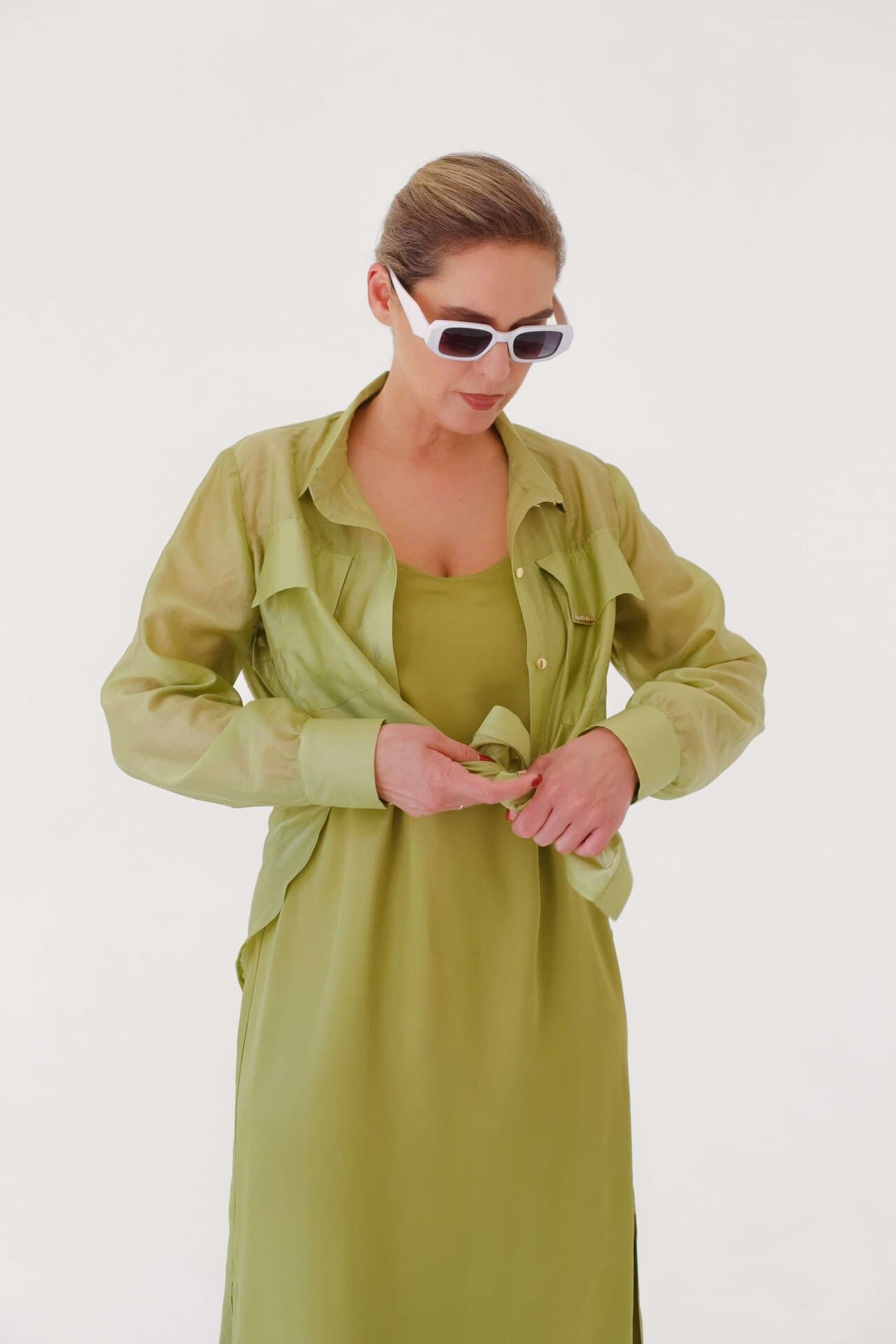 тонкая рубашка