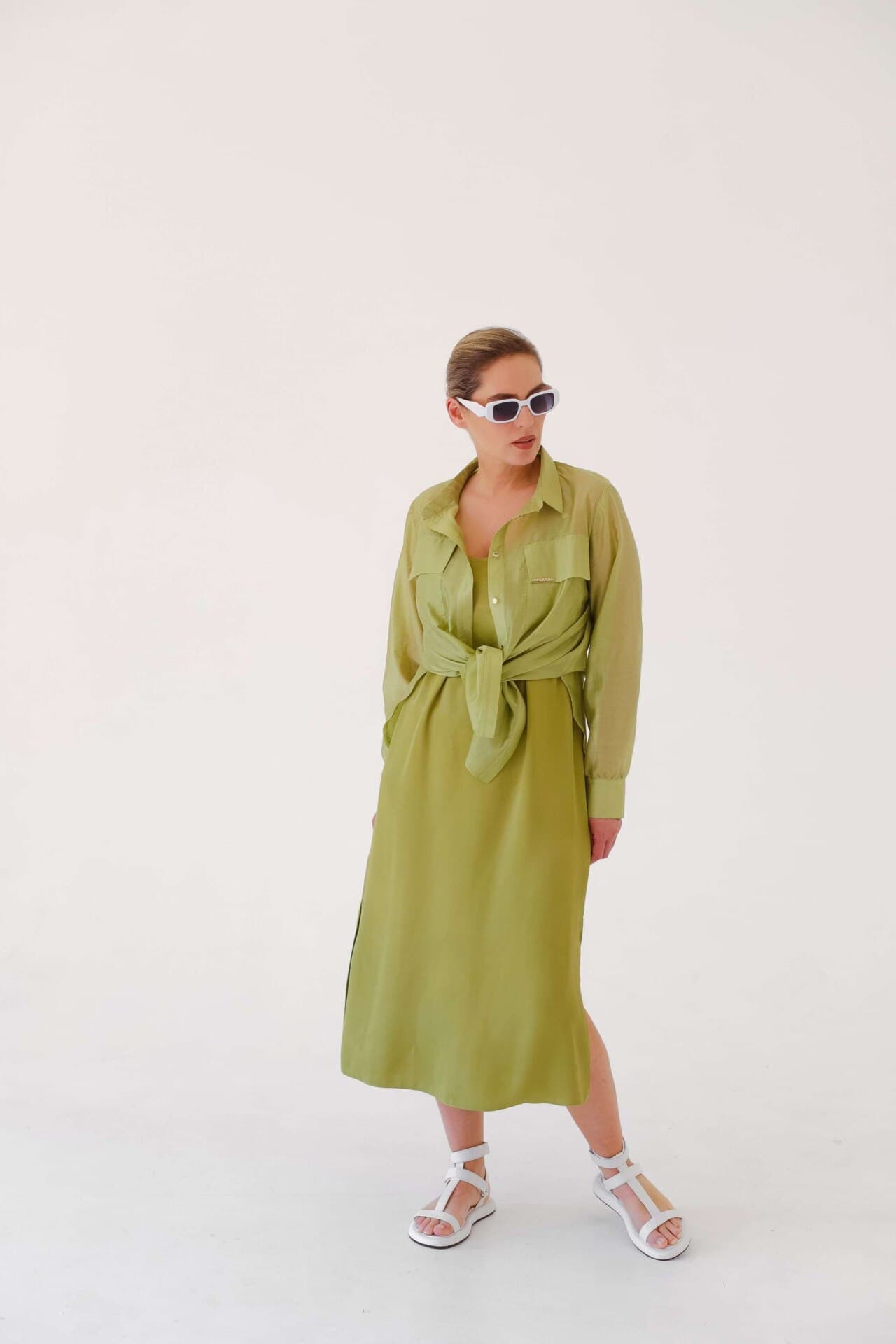 тонкая рубашка