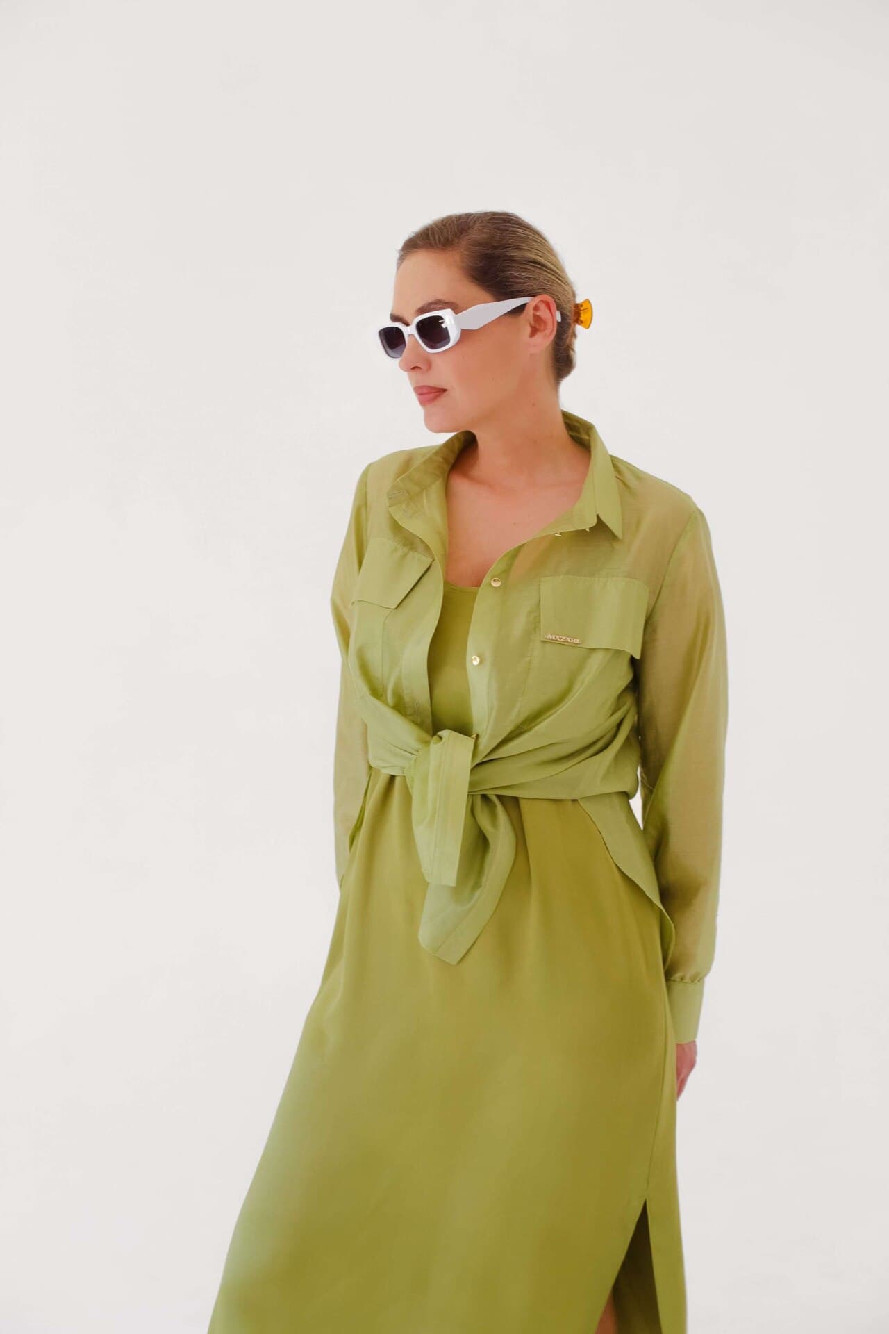 тонкая рубашка