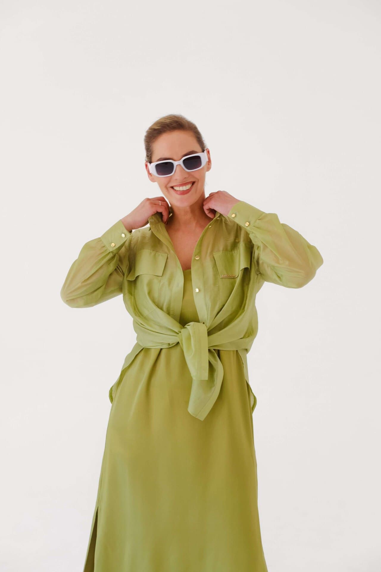 тонкая рубашка