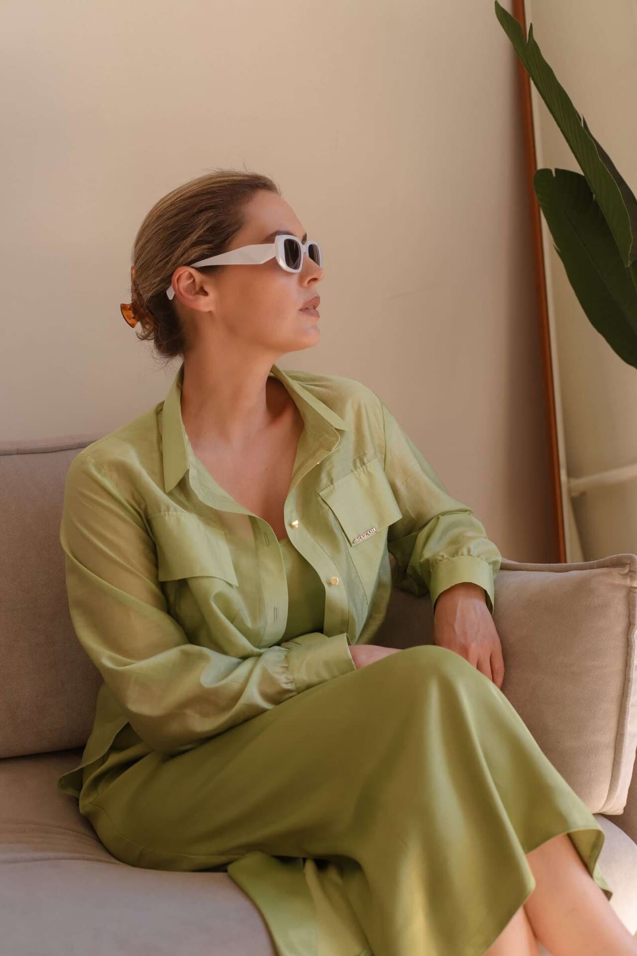 тонкая рубашка