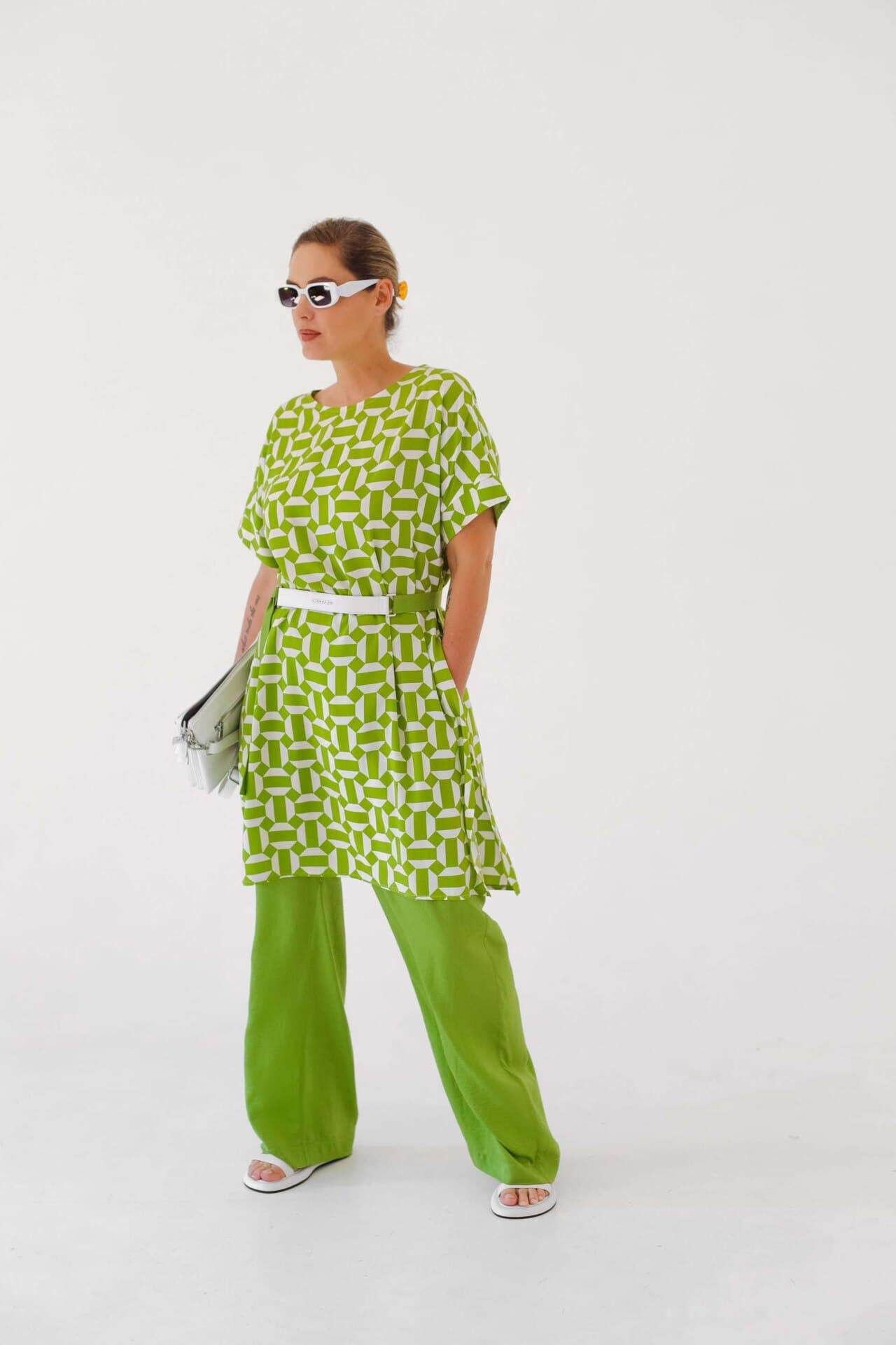 костюм из туники и брюк