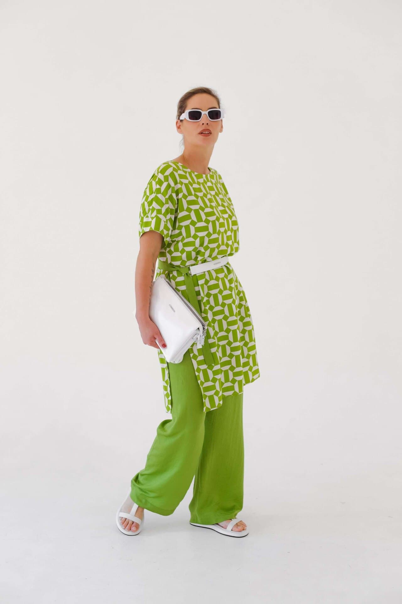 костюм из туники и брюк