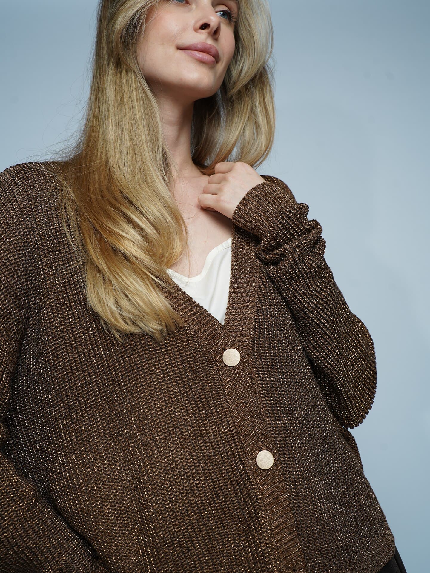 кардиган оттенка горького шоколада