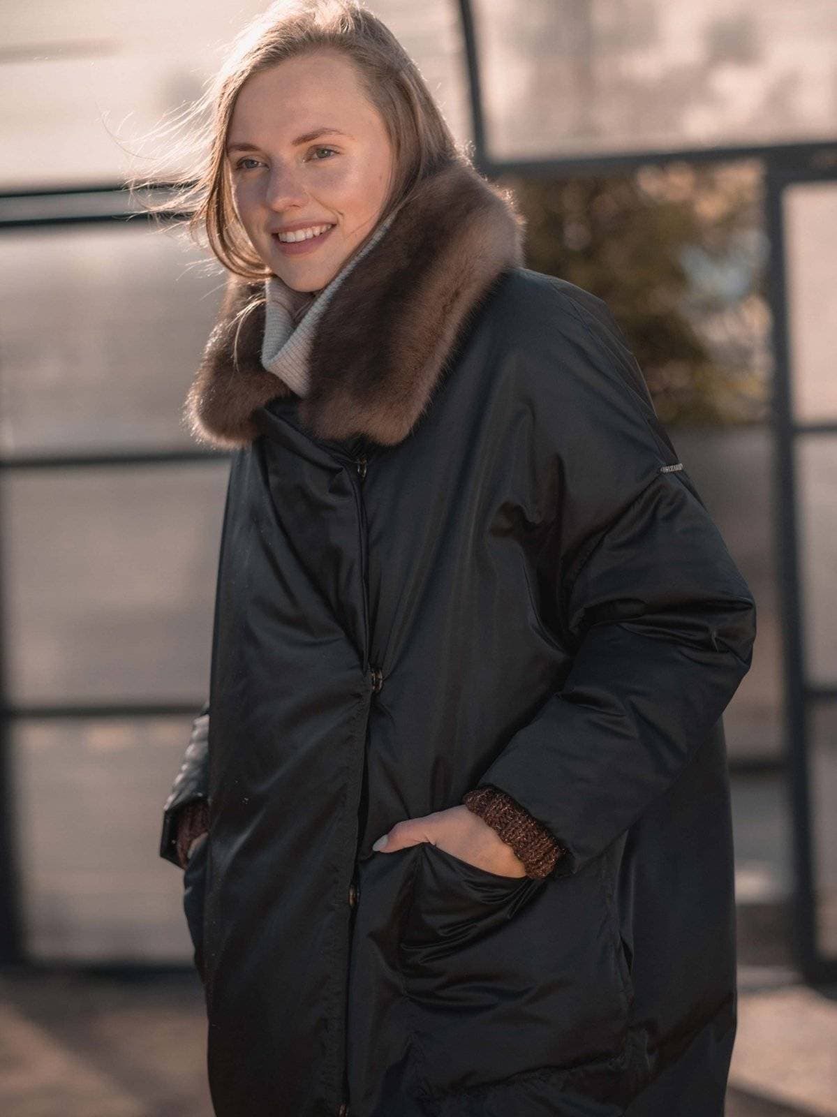 пуховое пальто оверсайз с соболем