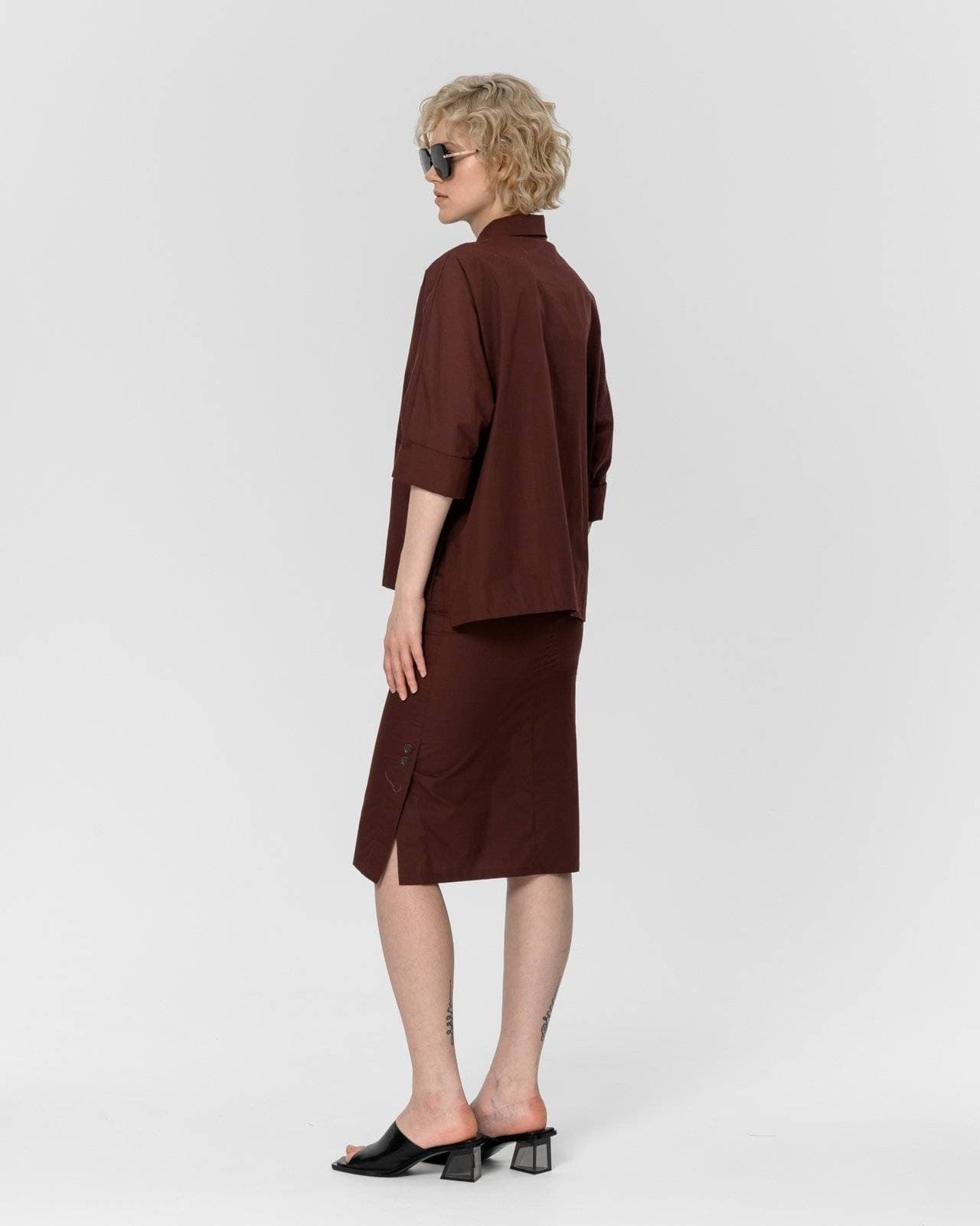 элегантный костюм из блузы и юбки