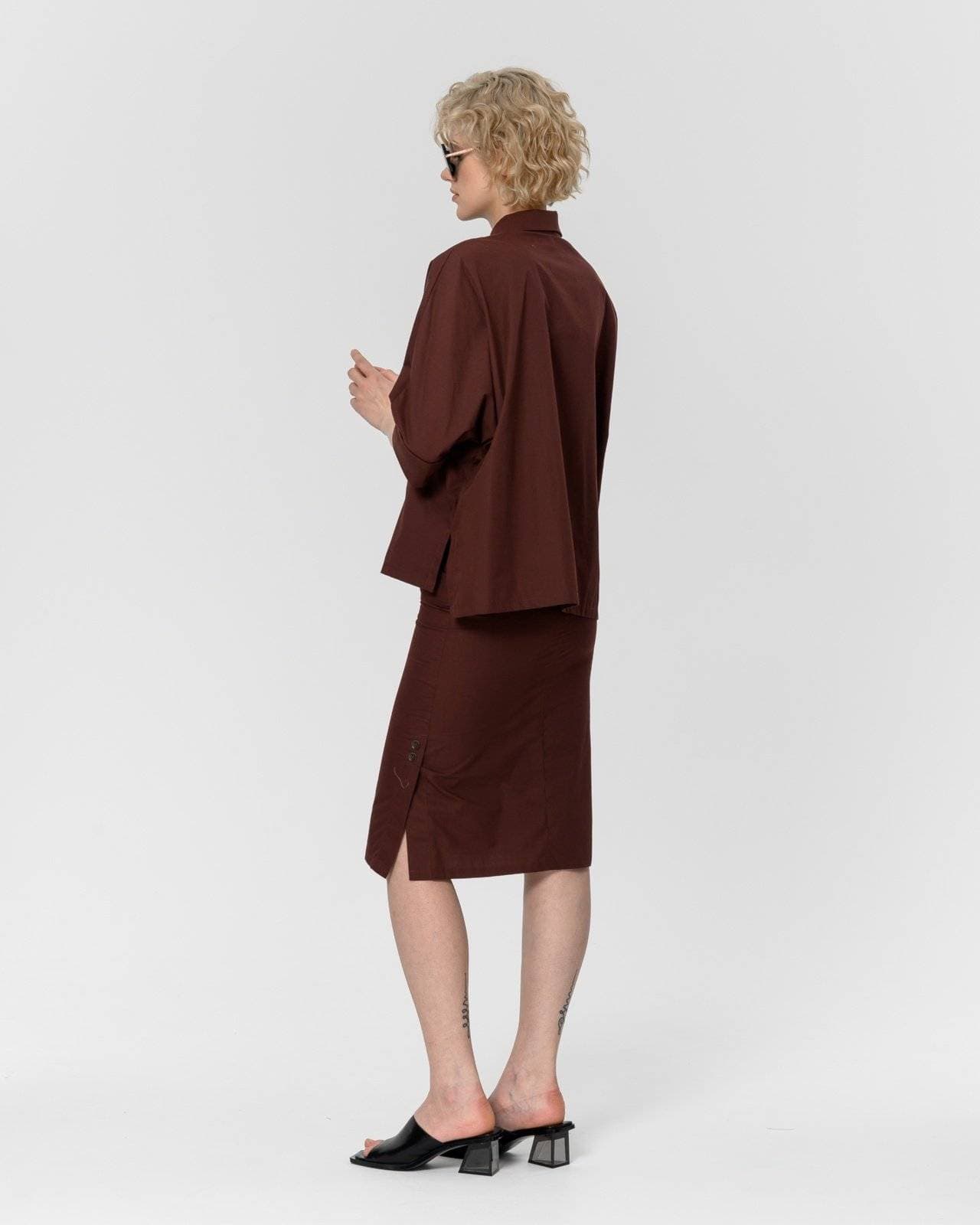 элегантный костюм из блузы и юбки