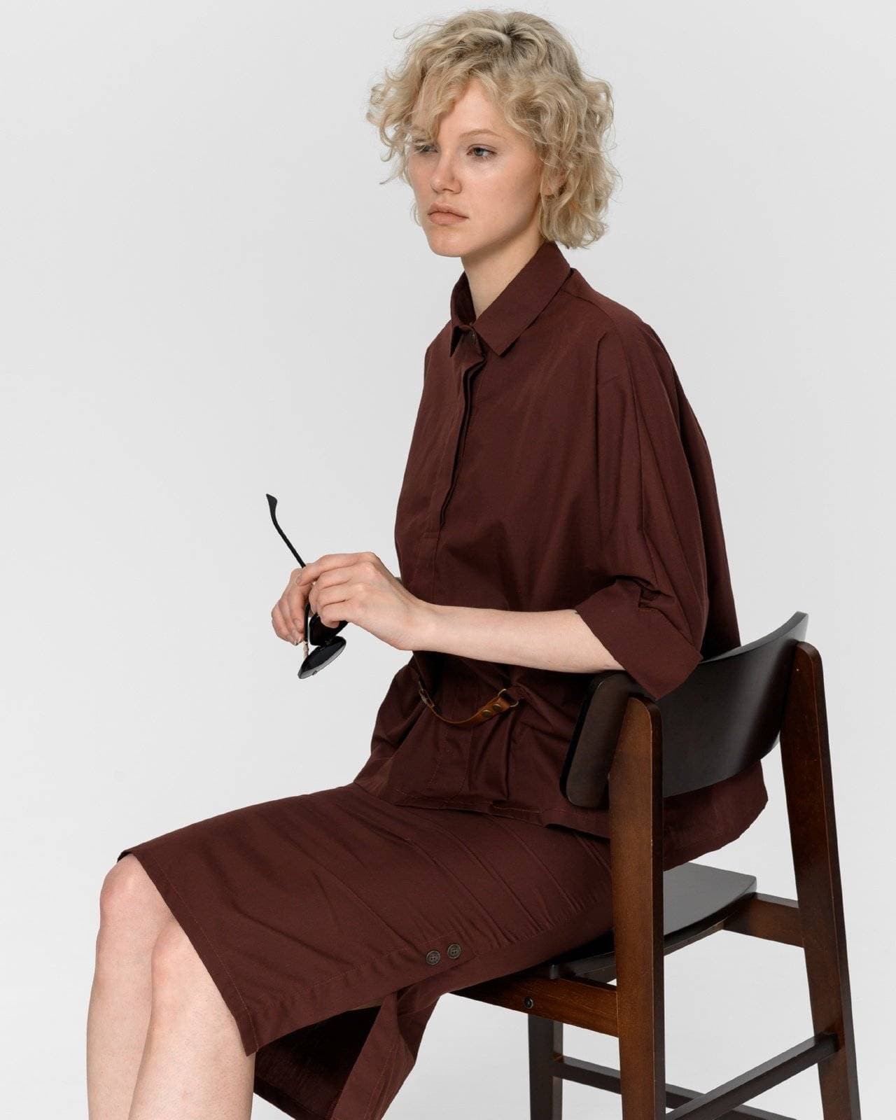 элегантный костюм из блузы и юбки