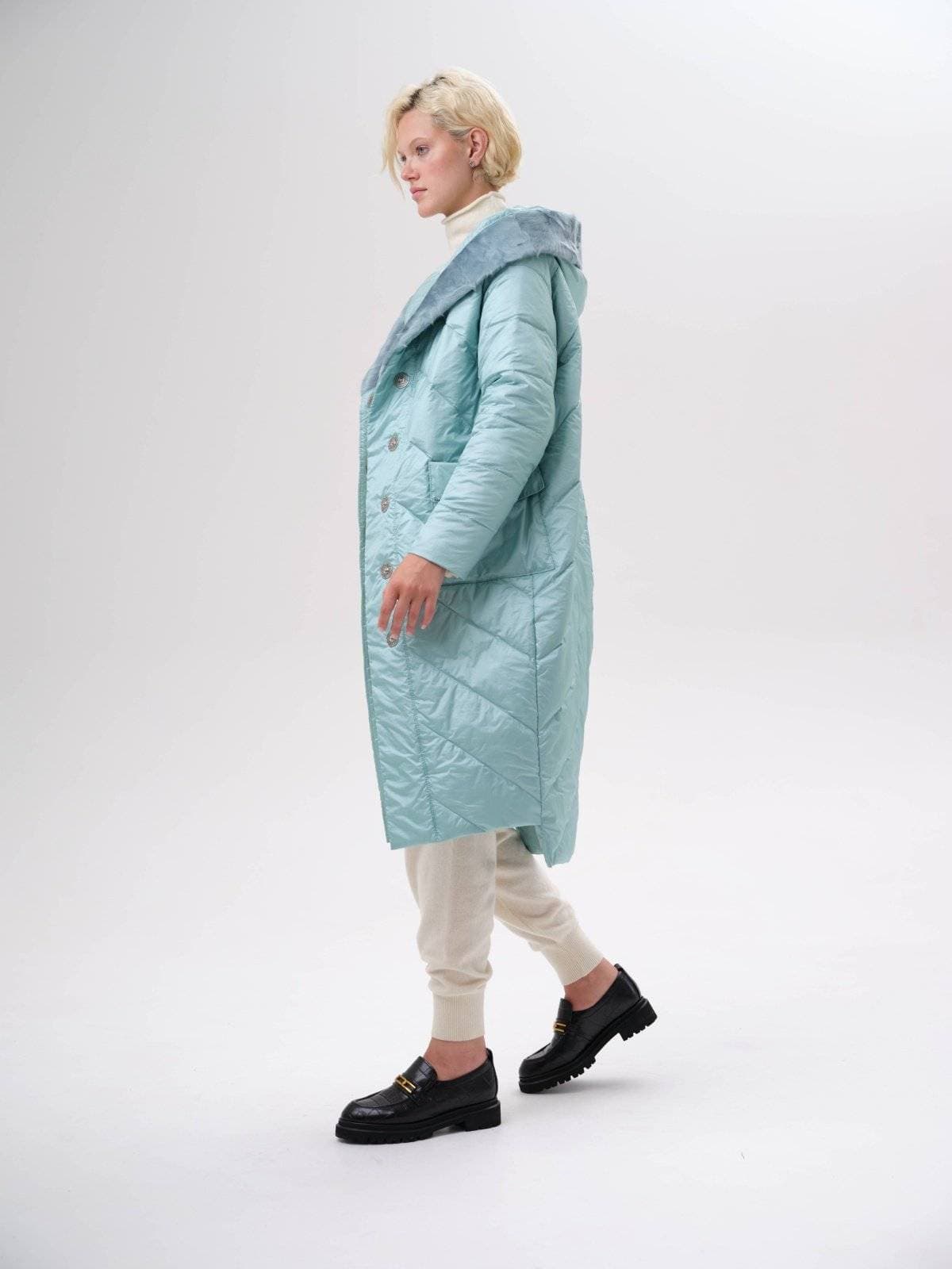 стеганое пальто с ассиметричным низом