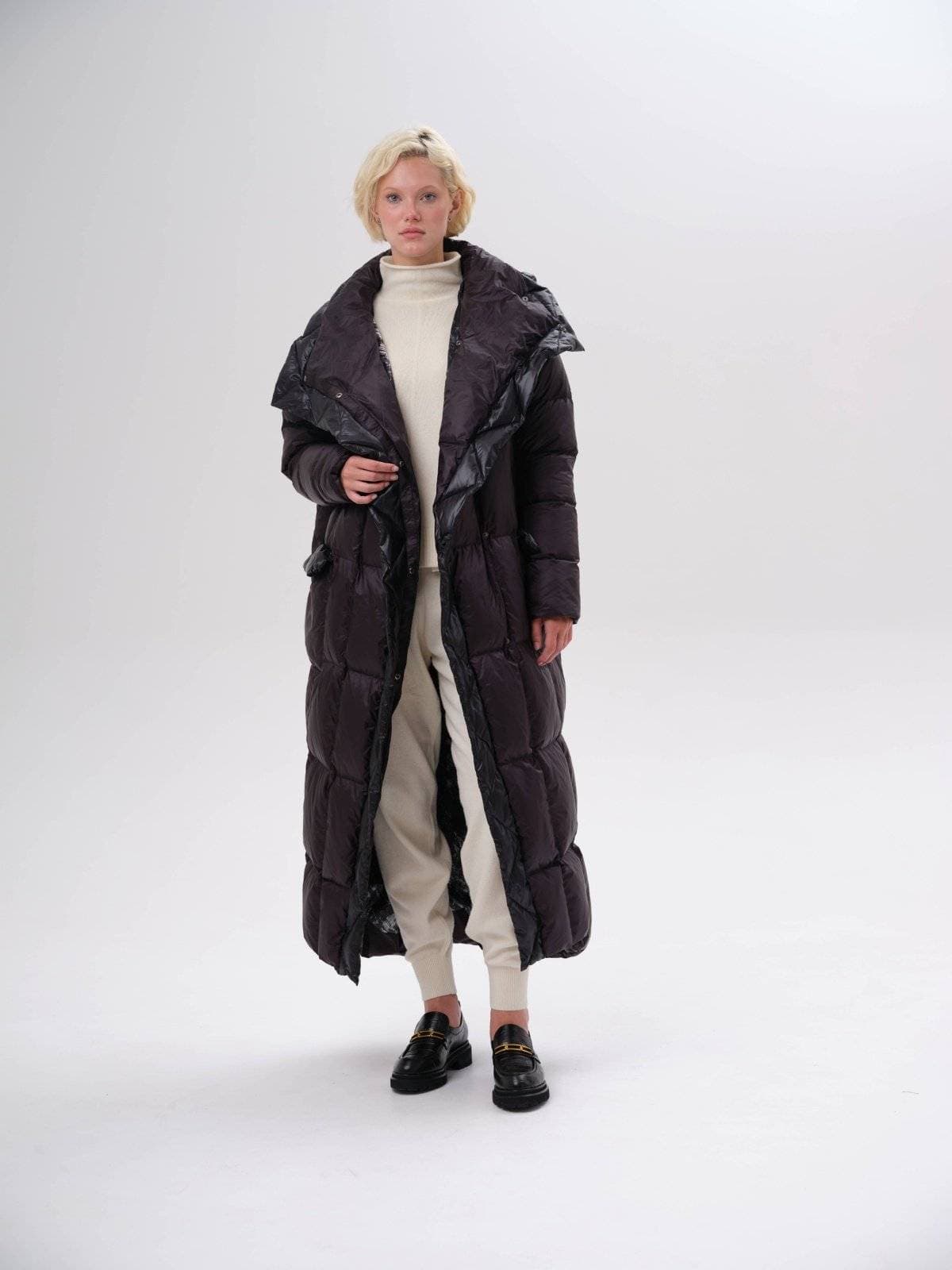 объемное пуховое пальто-одеяло