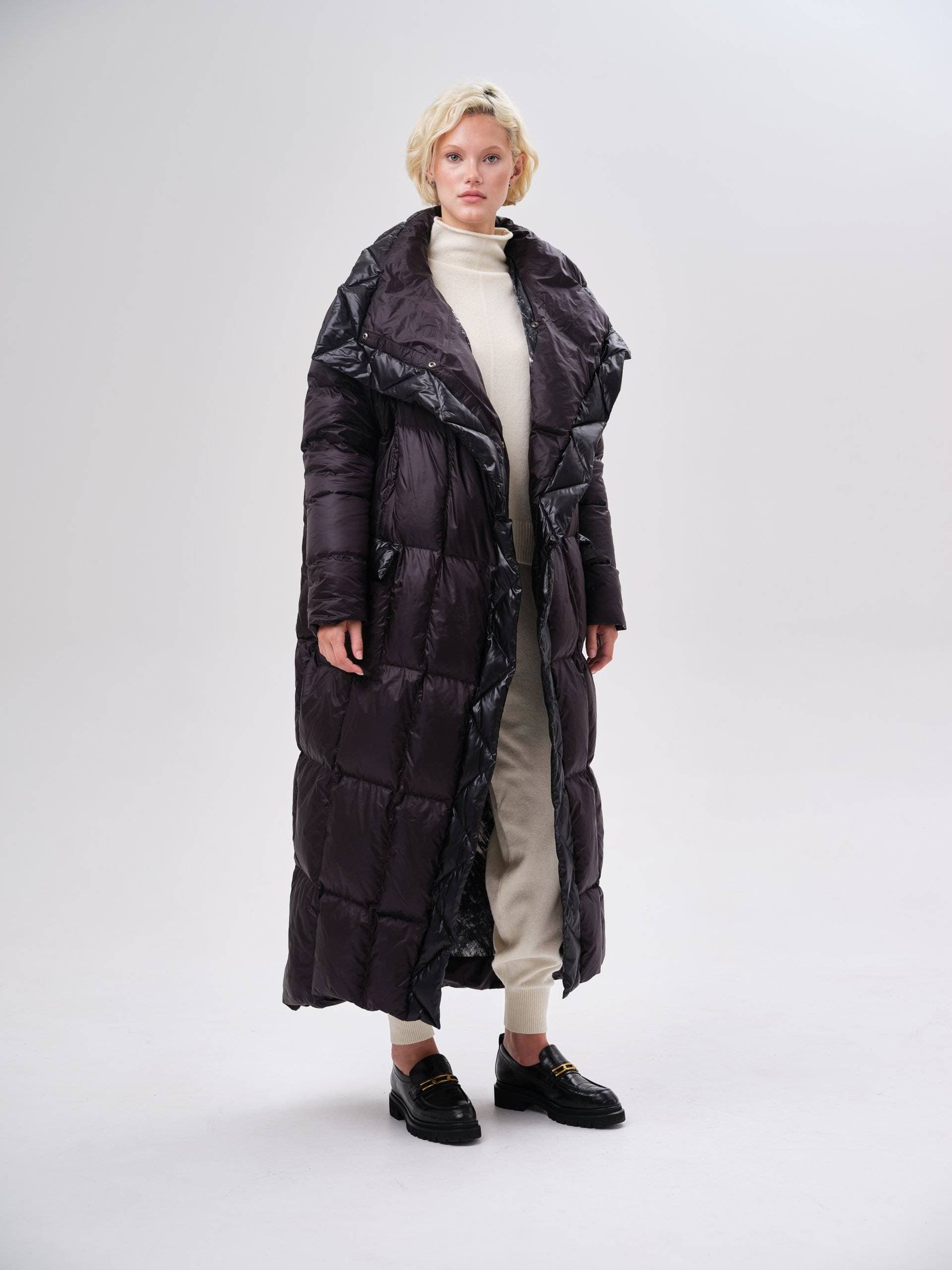 объемное пуховое пальто-одеяло