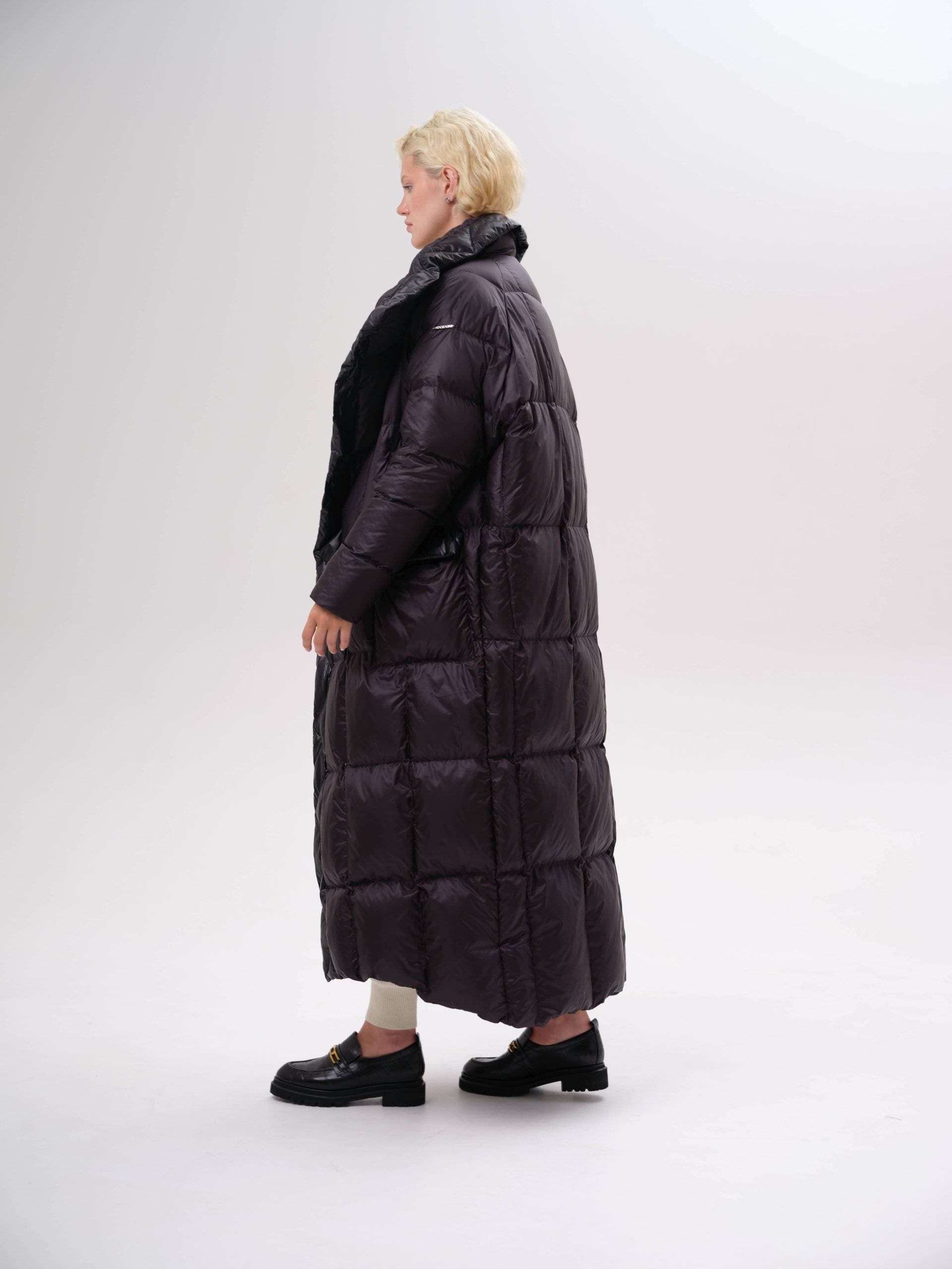 объемное пуховое пальто-одеяло