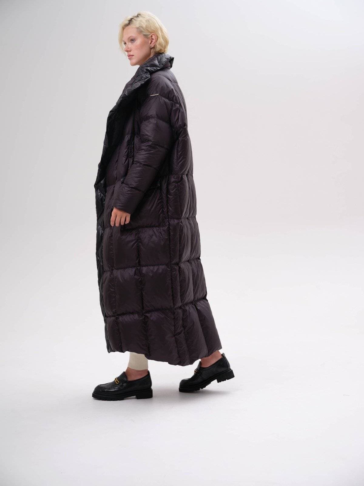 объемное пуховое пальто-одеяло