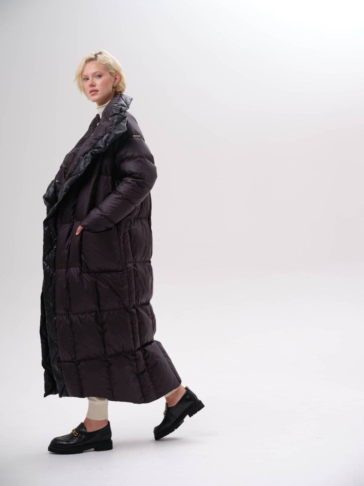 объемное пуховое пальто-одеяло