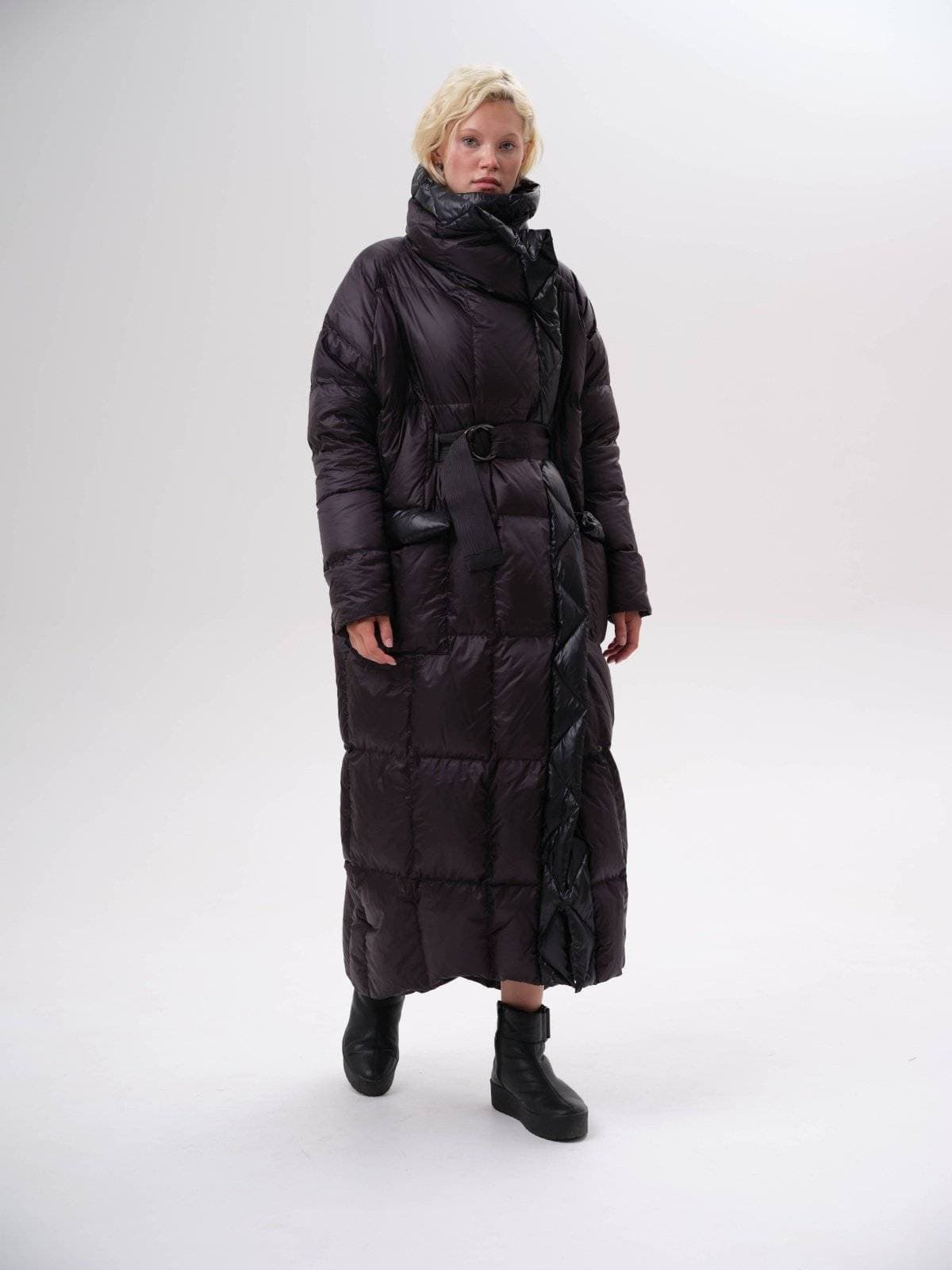 объемное пуховое пальто-одеяло