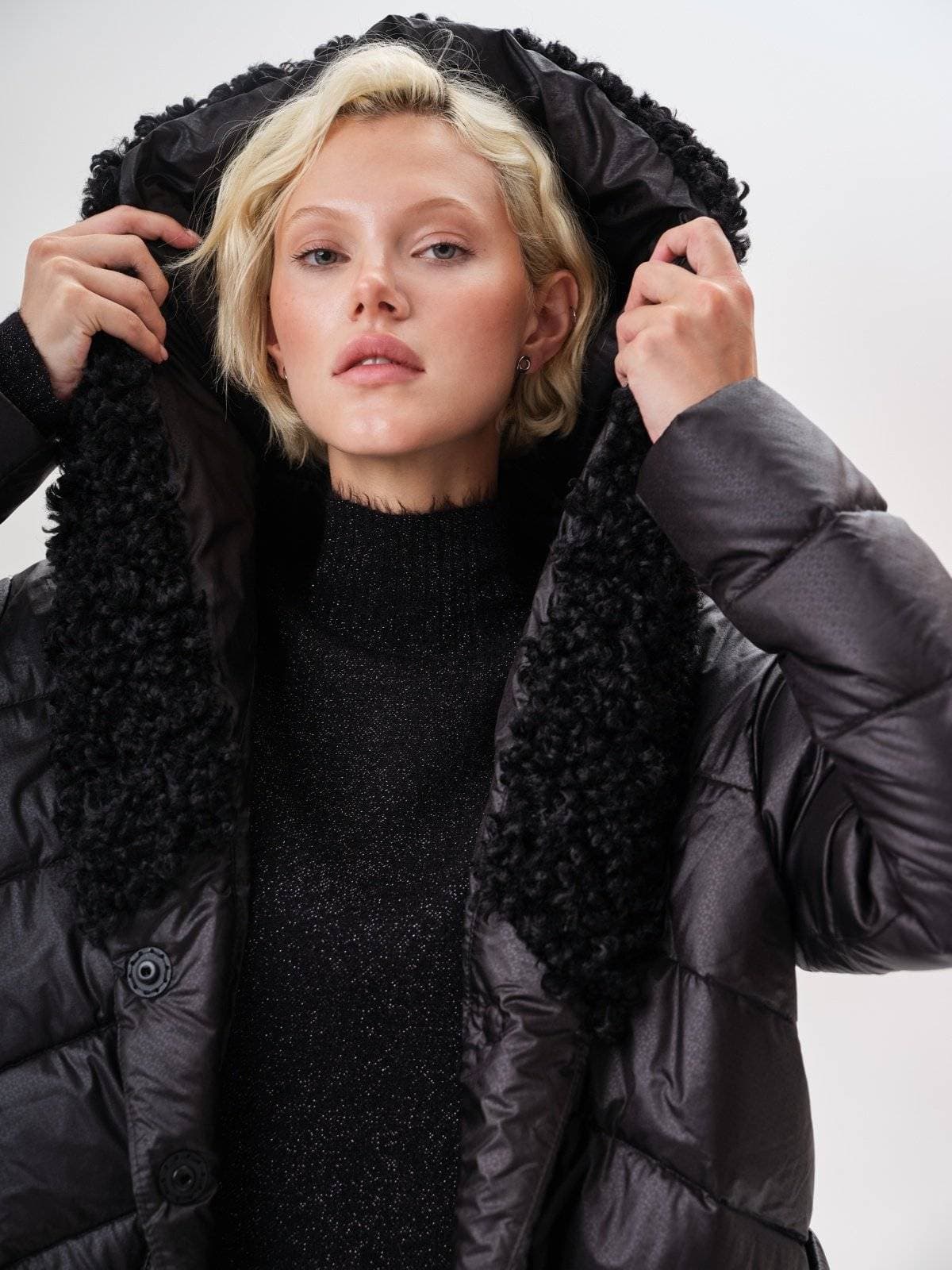 стеганое пальто с ассиметричным низом