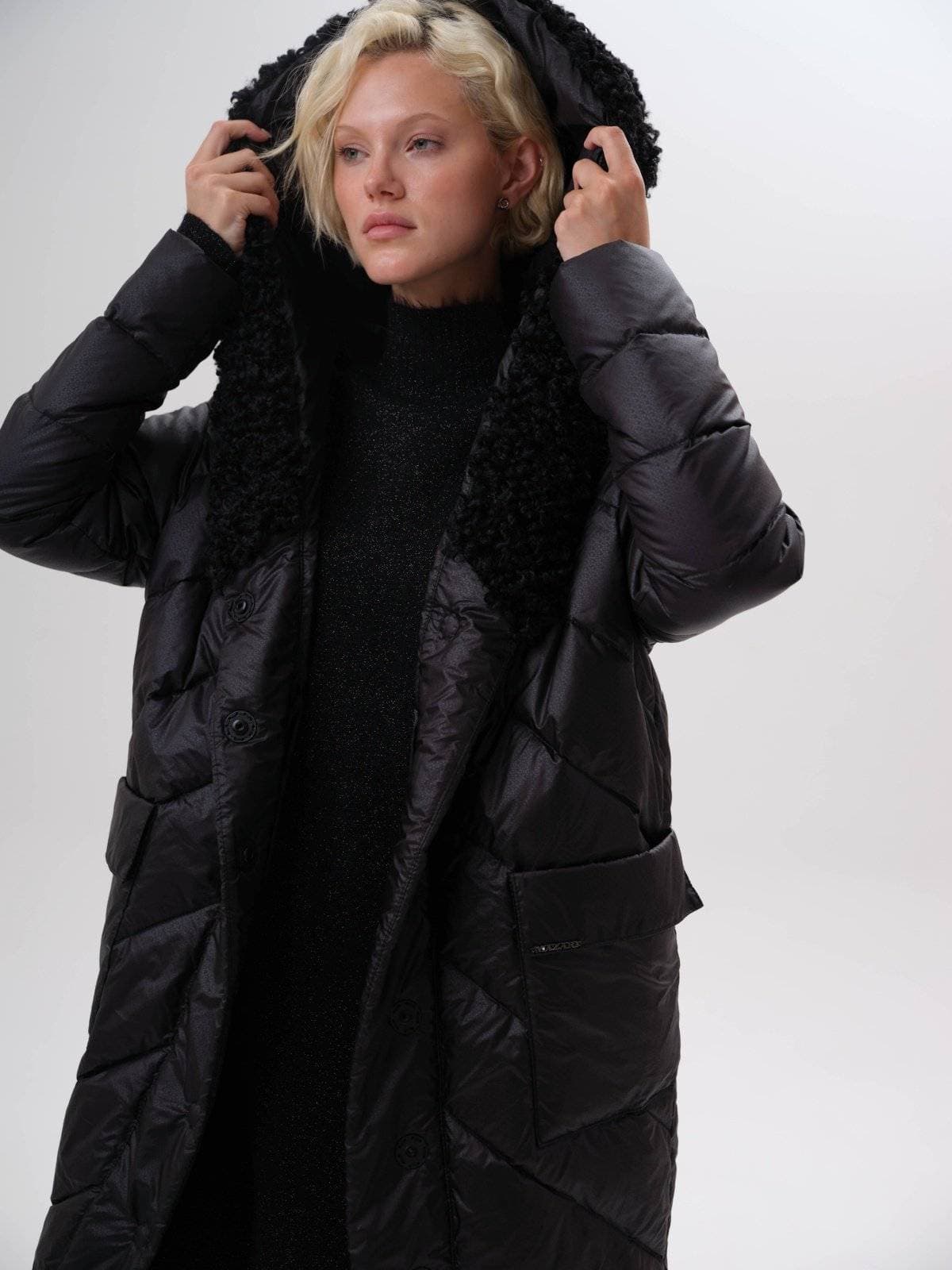 стеганое пальто с ассиметричным низом