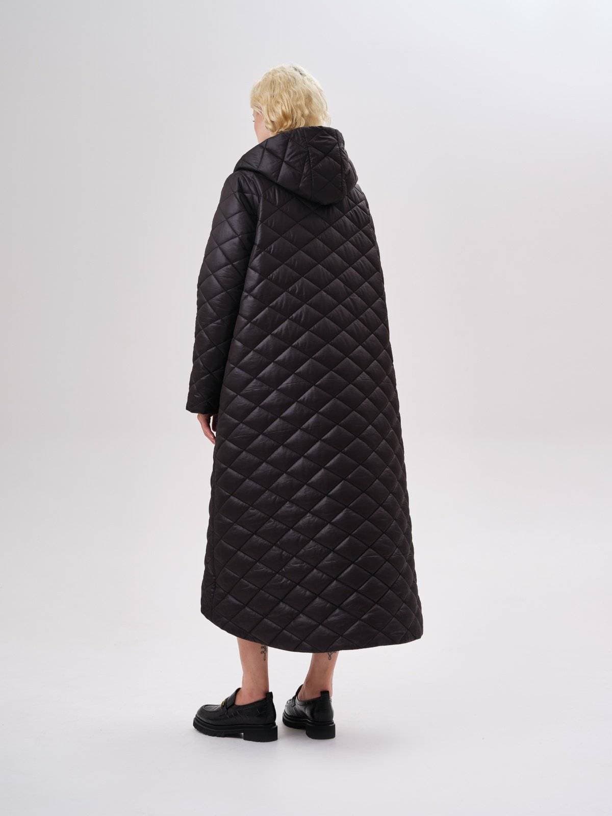 стеганое пальто с ассиметричным низом