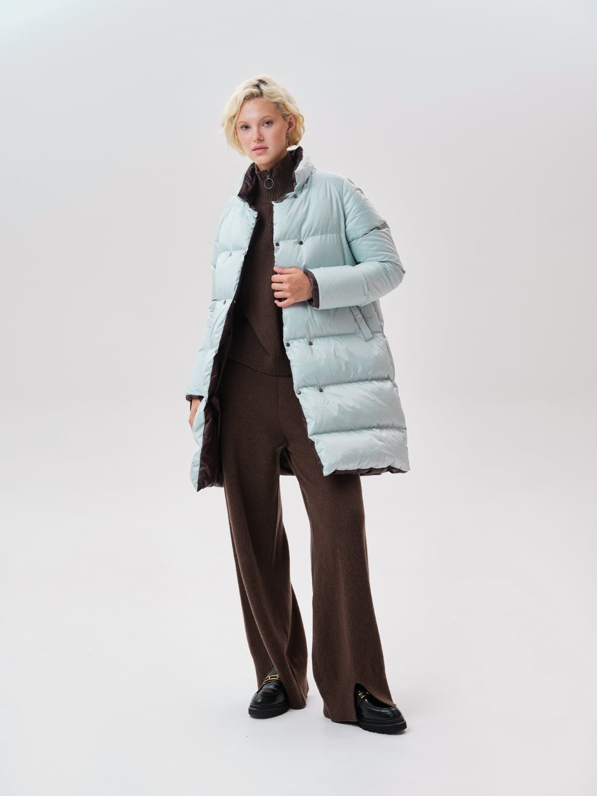 двустороннее пуховое пальто с меховым воротником