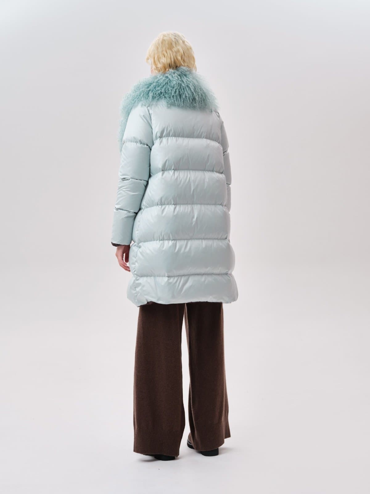 двустороннее пуховое пальто с меховым воротником
