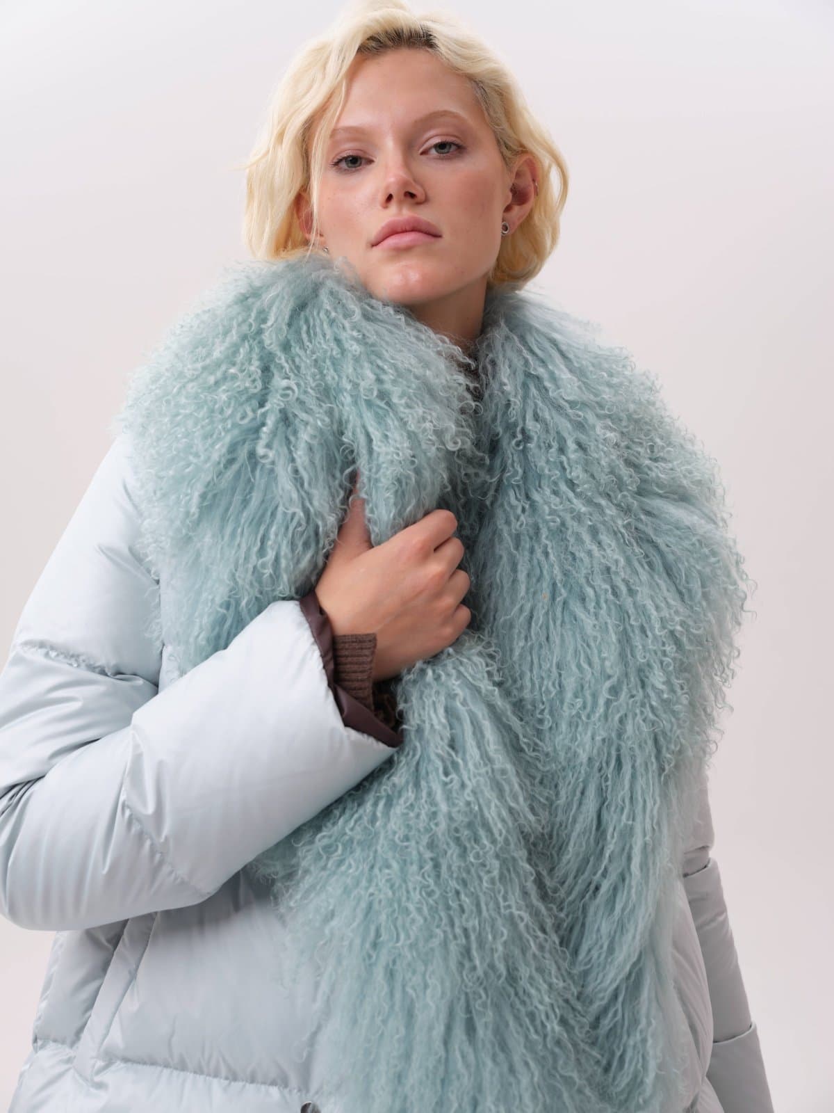 двустороннее пуховое пальто с меховым воротником