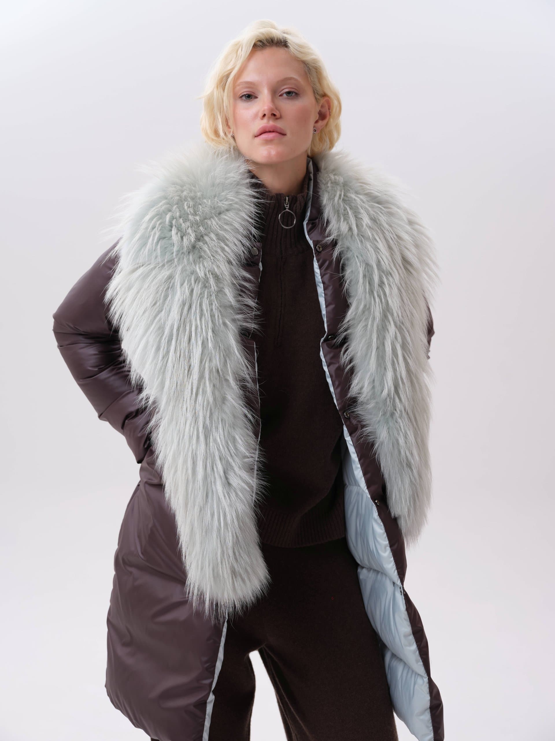 двустороннее пуховое пальто с меховым воротником