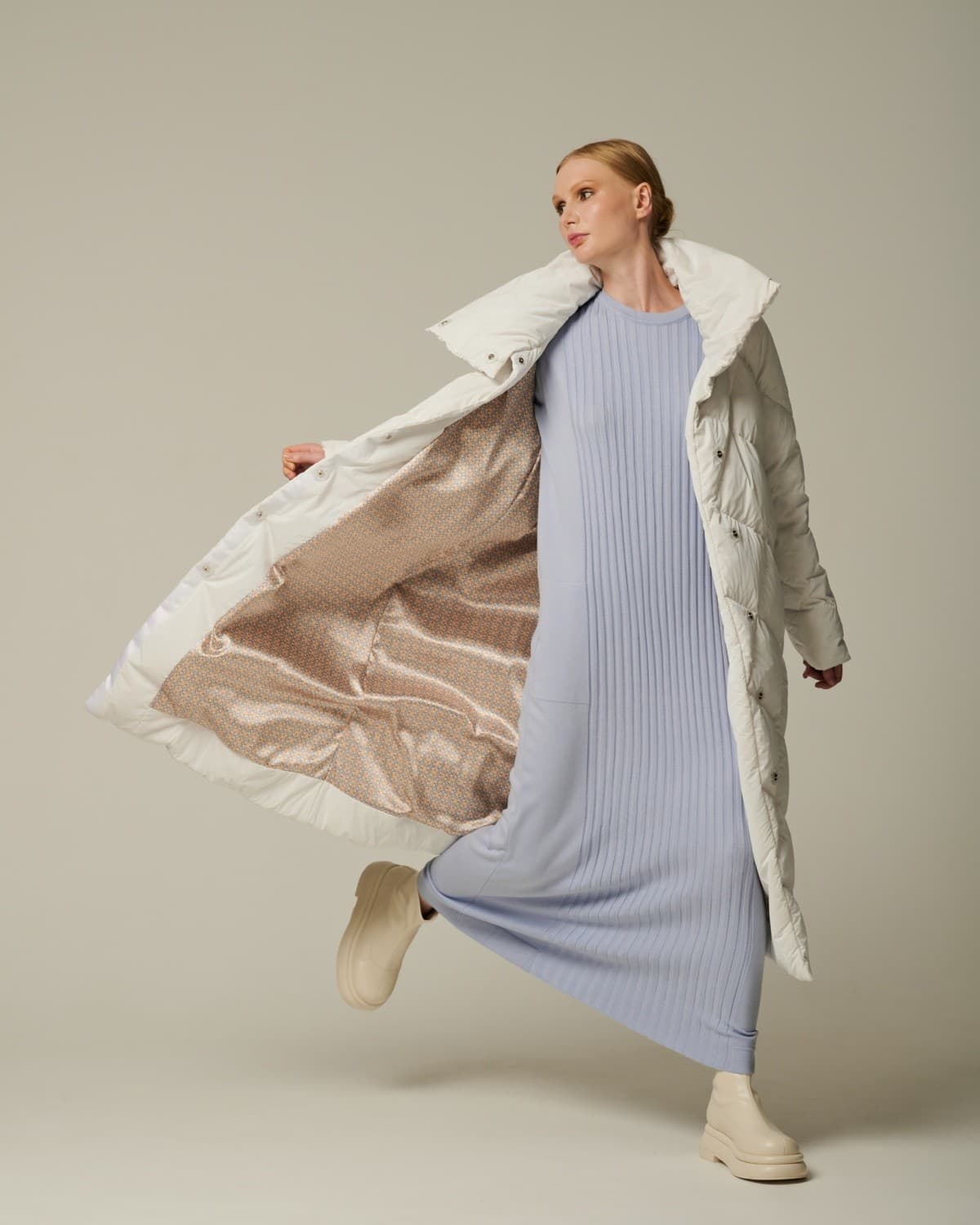 стеганое ромбами пуховое пальто