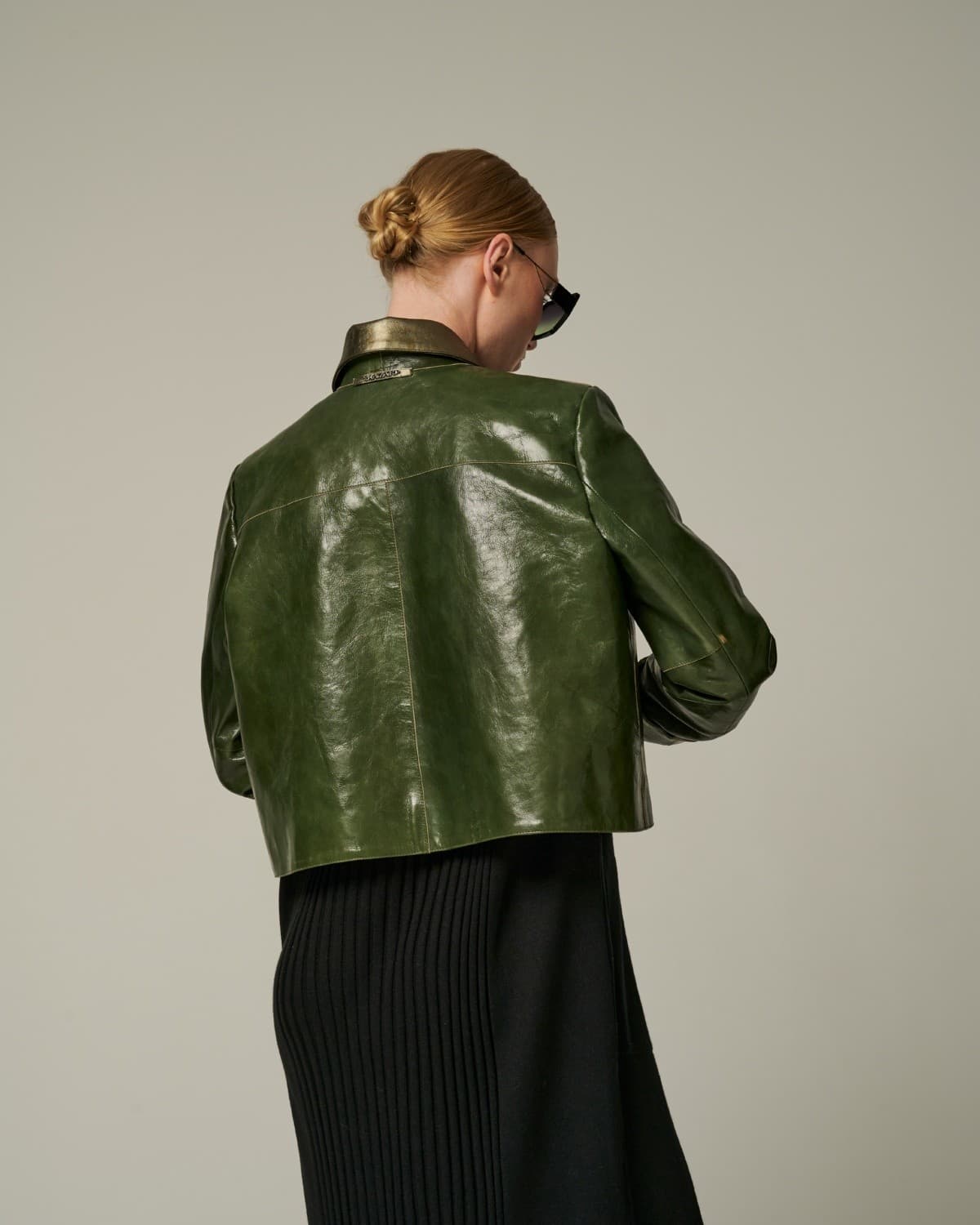 укороченная кожаная куртка