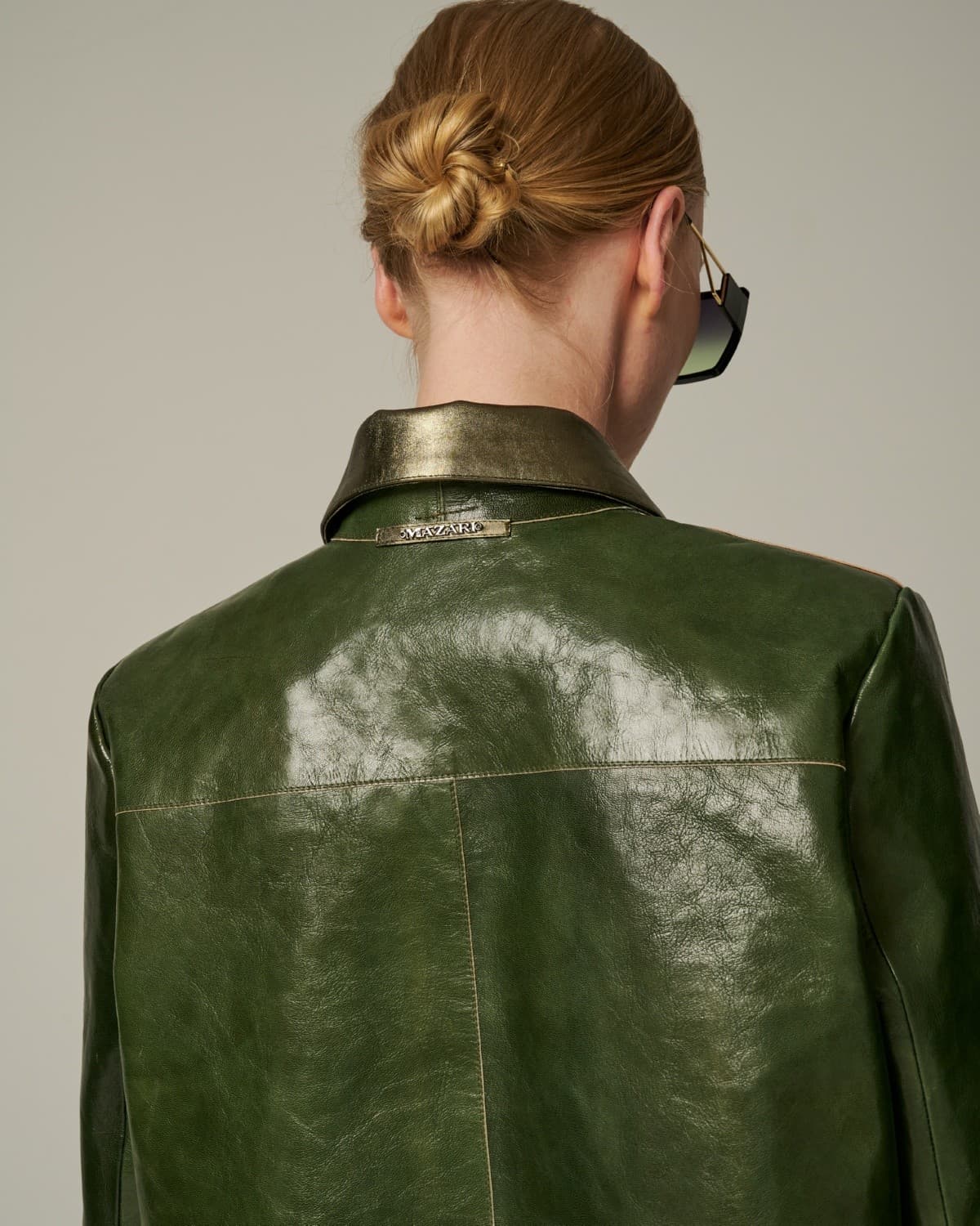 укороченная кожаная куртка