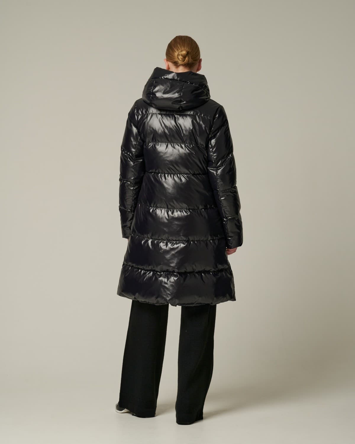 приталенное пуховое пальто