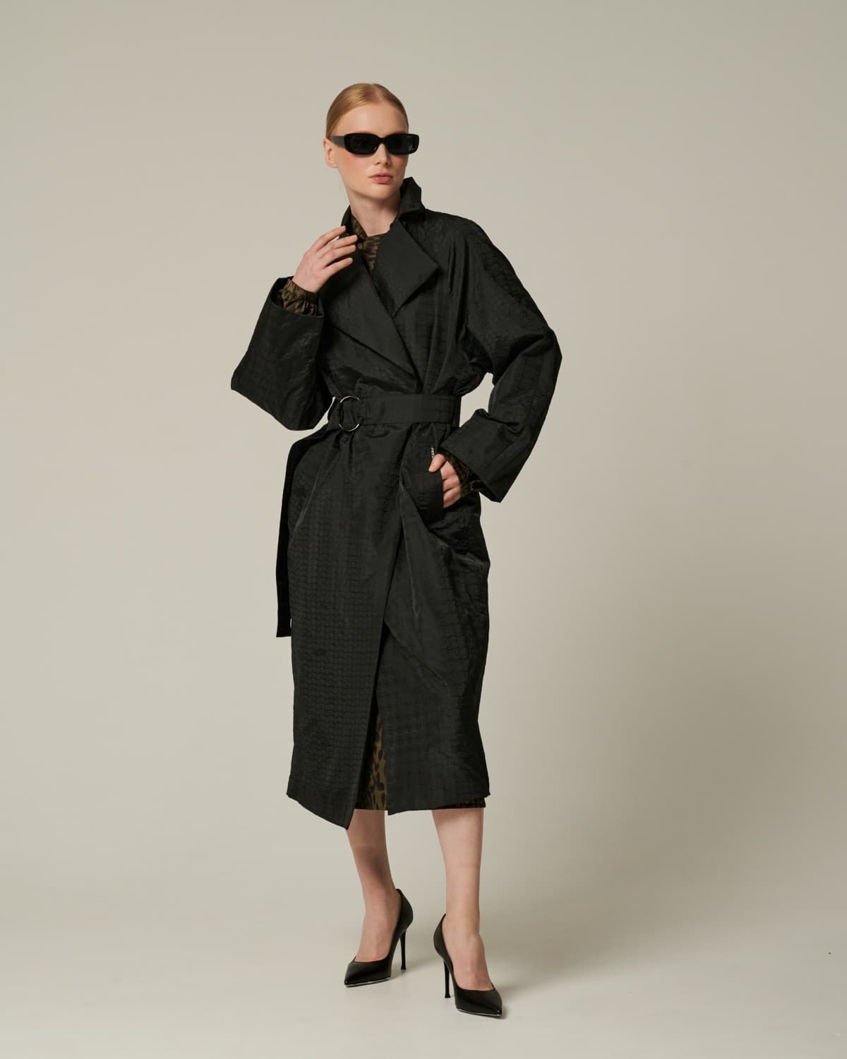 двубортный непромокаемый плащ оверсайз