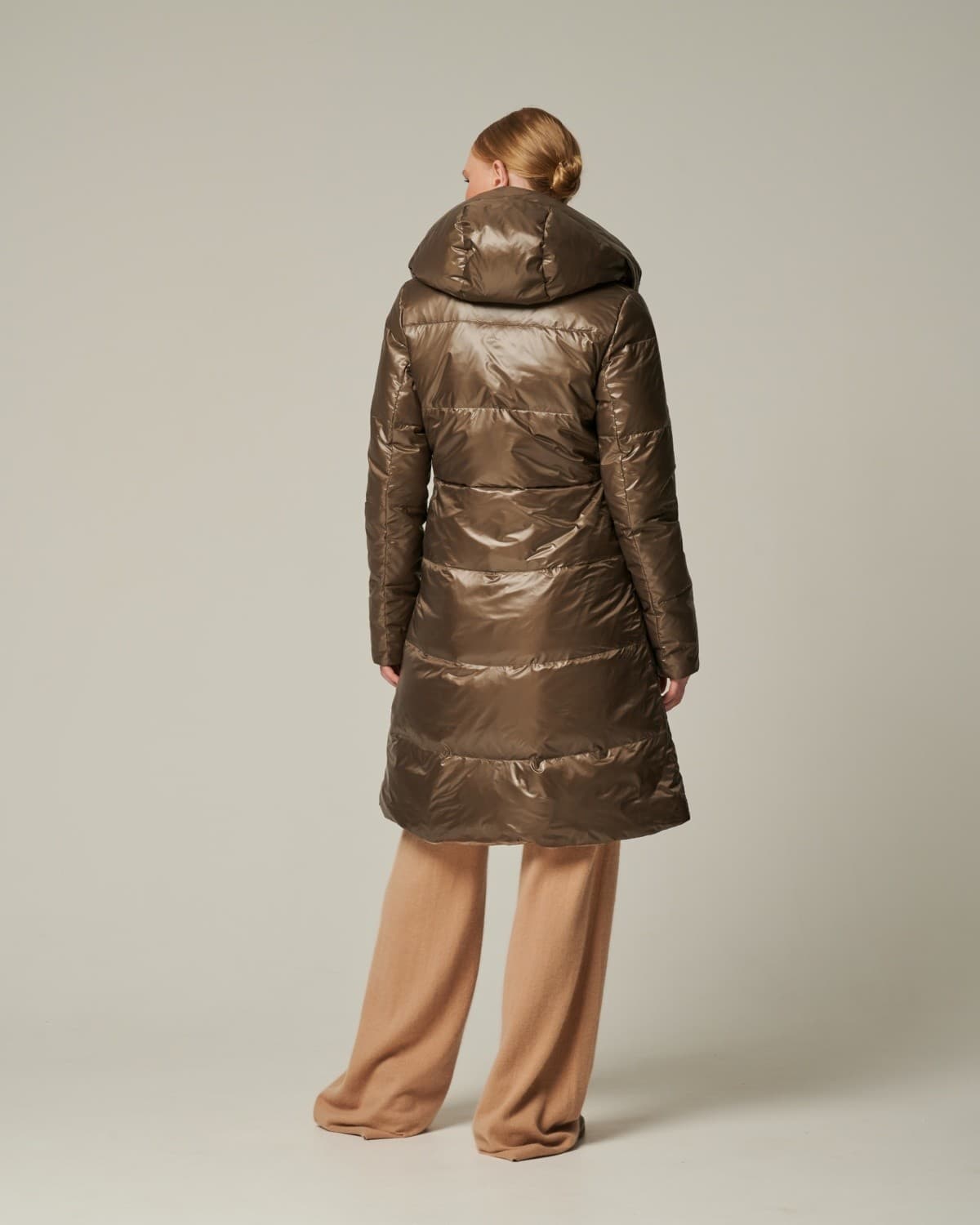 приталенное пуховое пальто