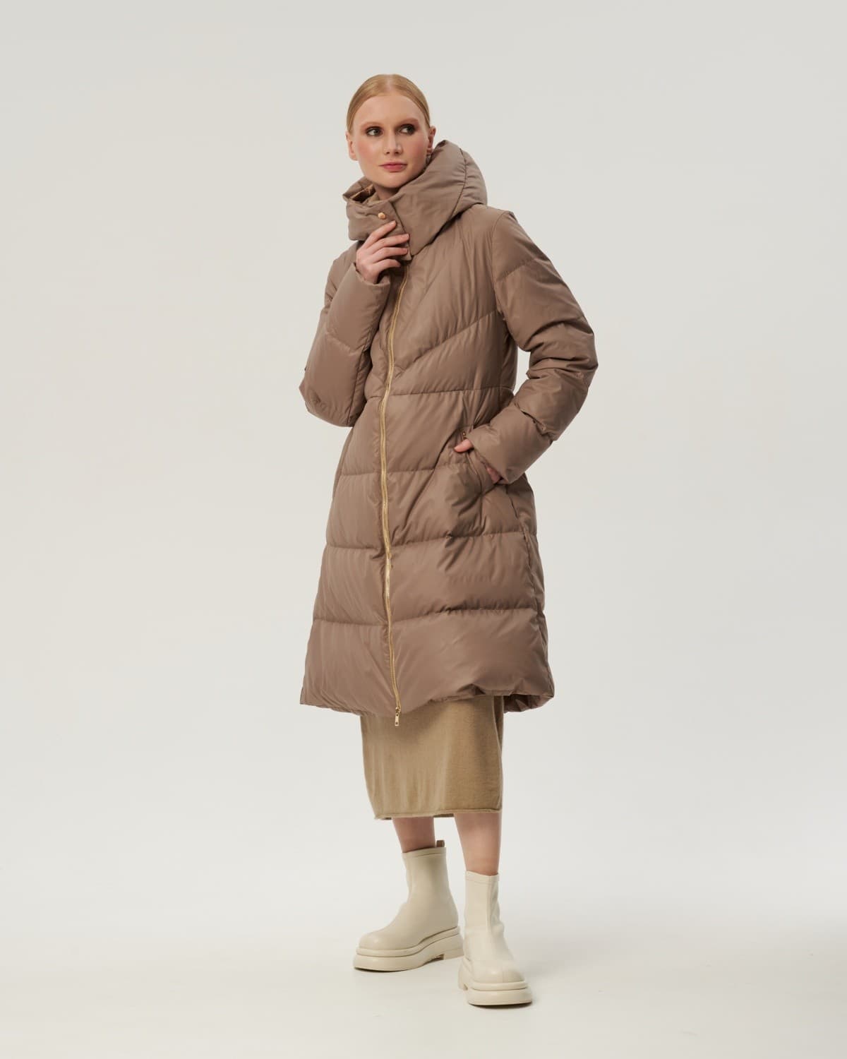 приталенное пуховое пальто