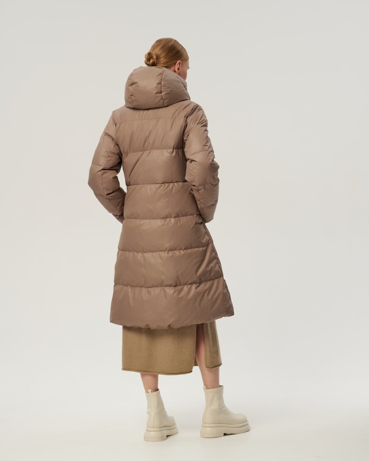 приталенное пуховое пальто