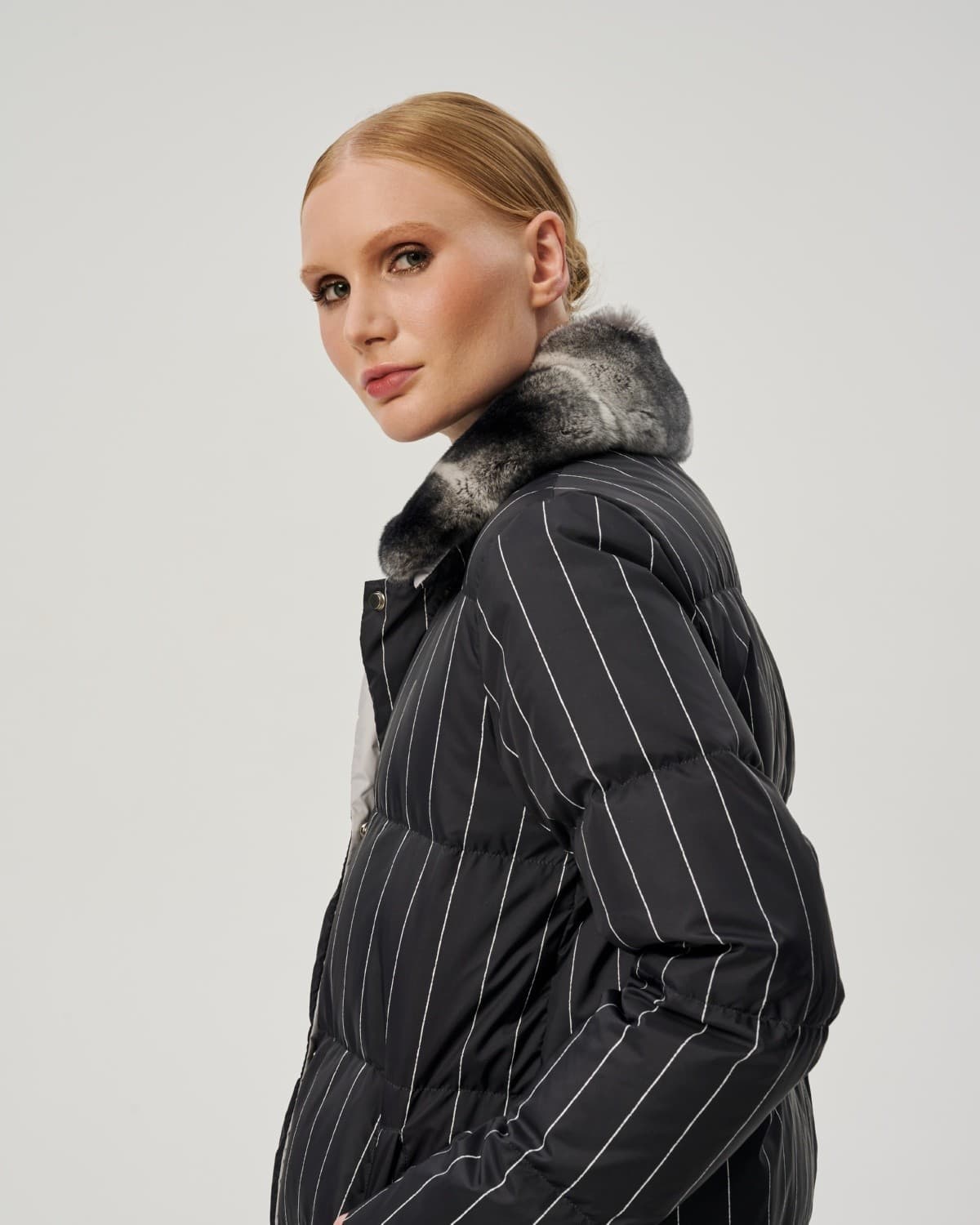пуховое пальто в полоску