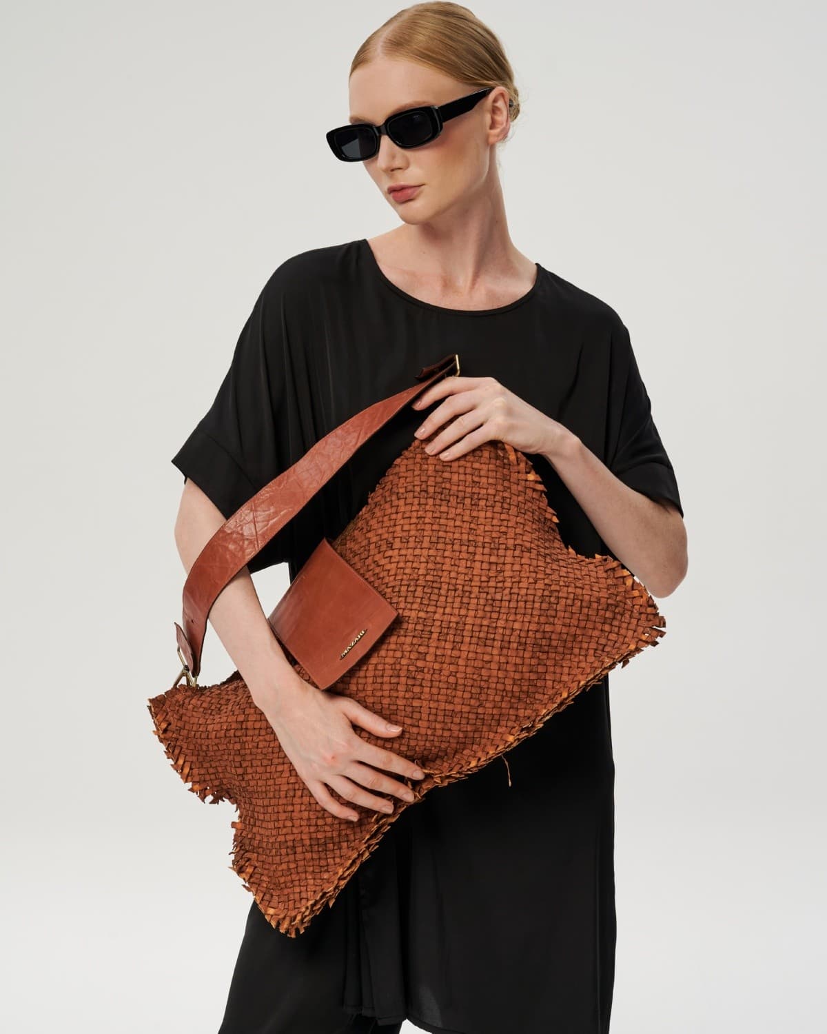 мягкая сумка из натуральной кожи