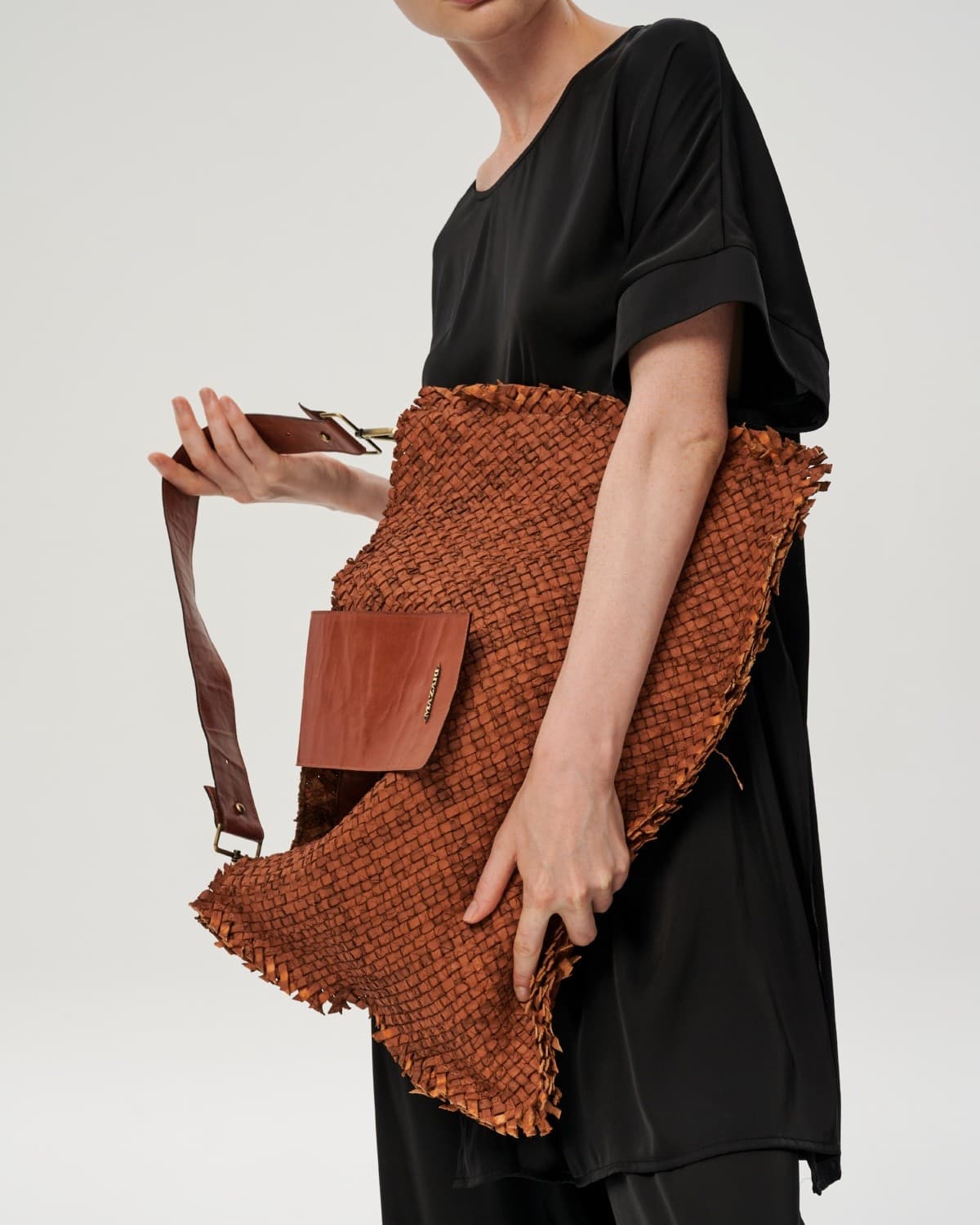 мягкая сумка из натуральной кожи