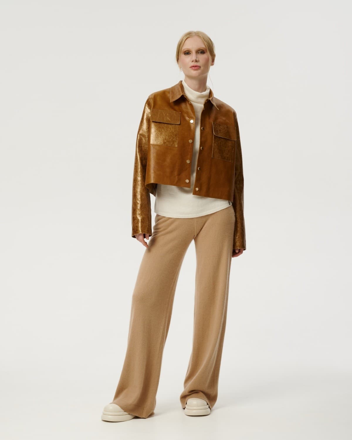 укороченная кожаная куртка