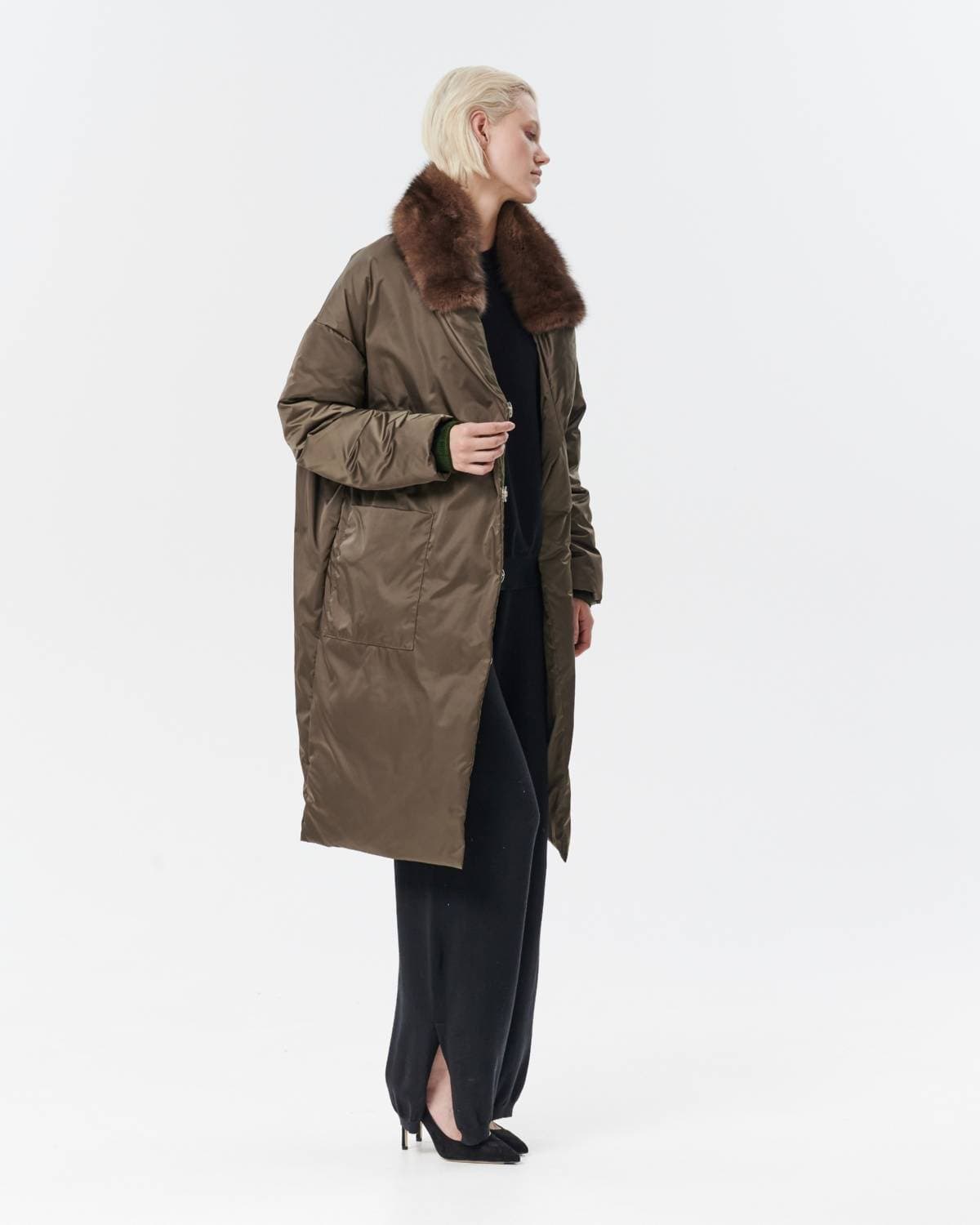 пуховое пальто оверсайз с соболем