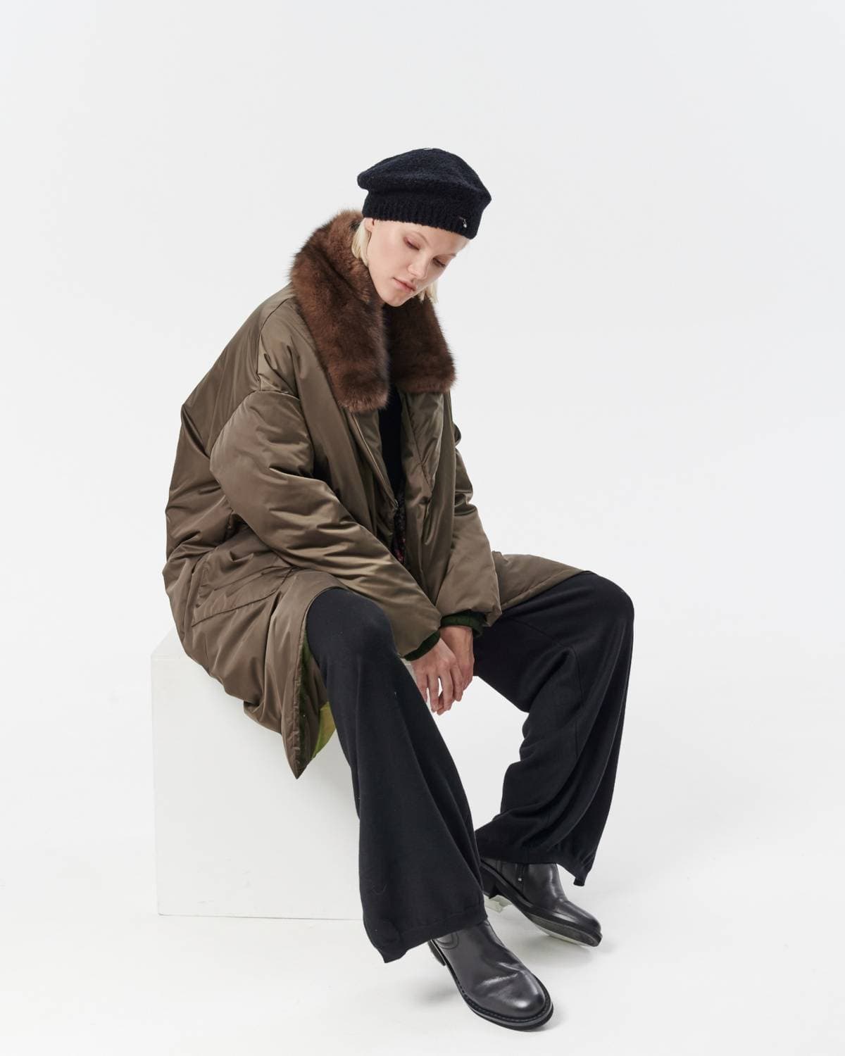 пуховое пальто оверсайз с соболем