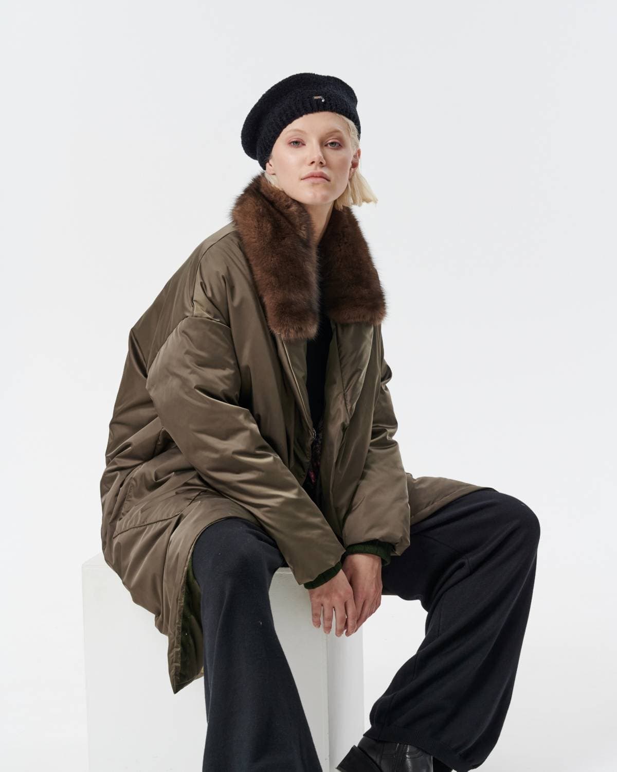 пуховое пальто оверсайз с соболем