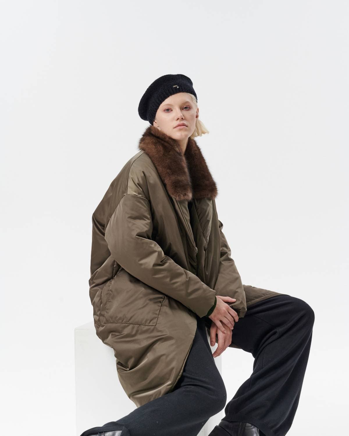 пуховое пальто оверсайз с соболем