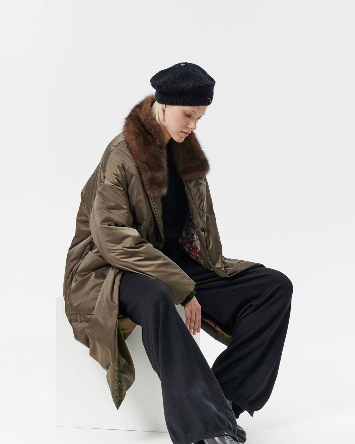 пуховое пальто оверсайз с соболем