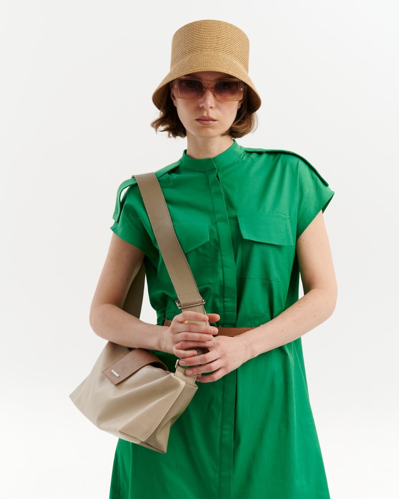 кожаная сумка бежевого цвета