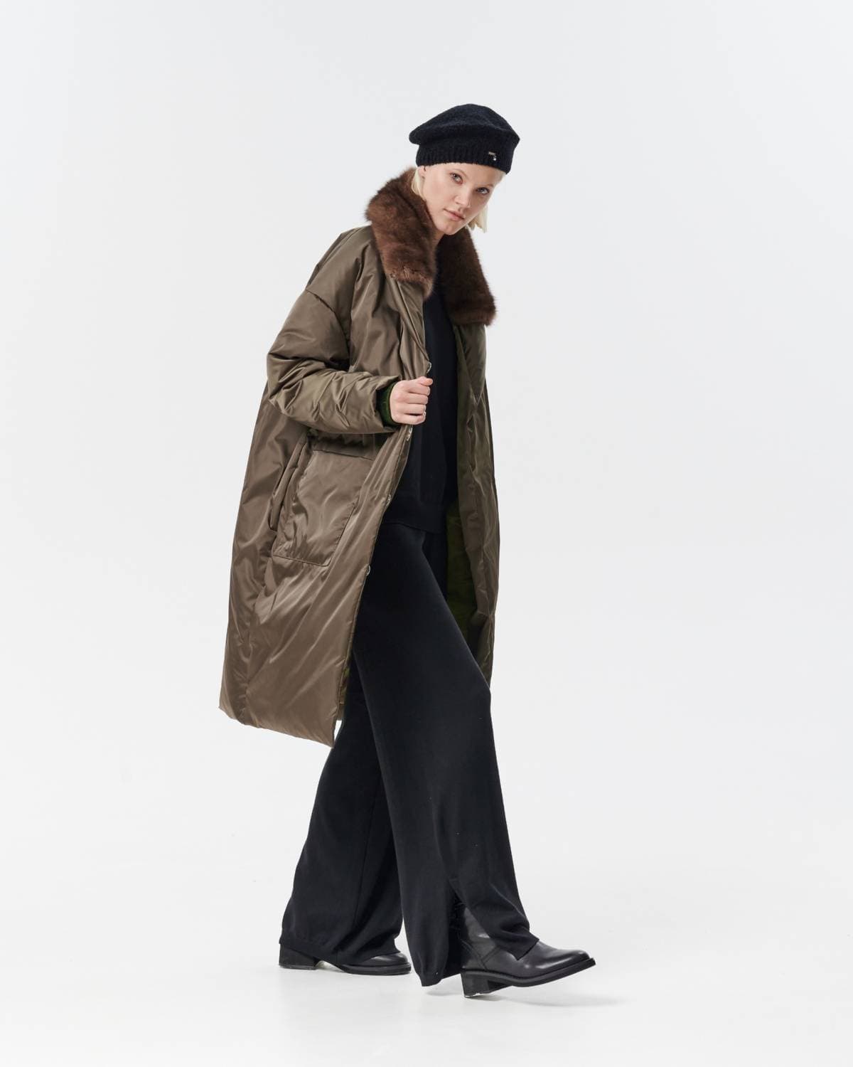 пуховое пальто оверсайз с соболем