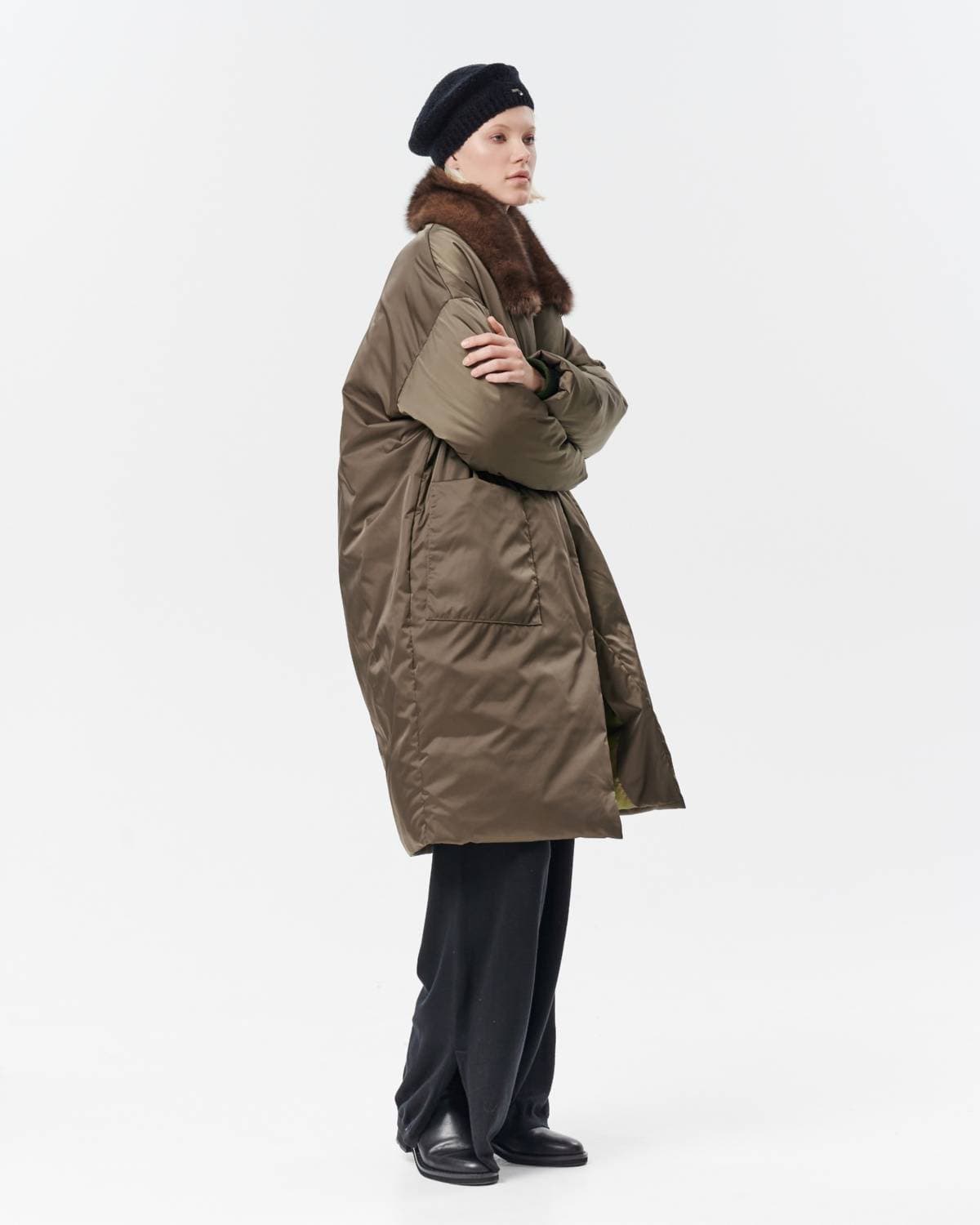 пуховое пальто оверсайз с соболем