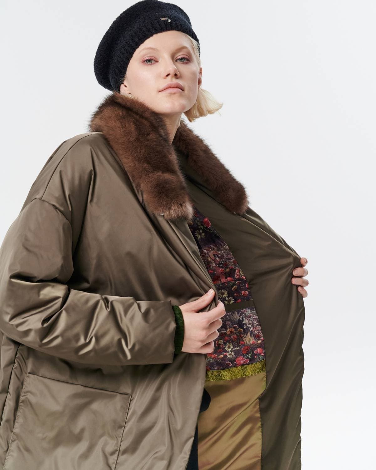 пуховое пальто оверсайз с соболем