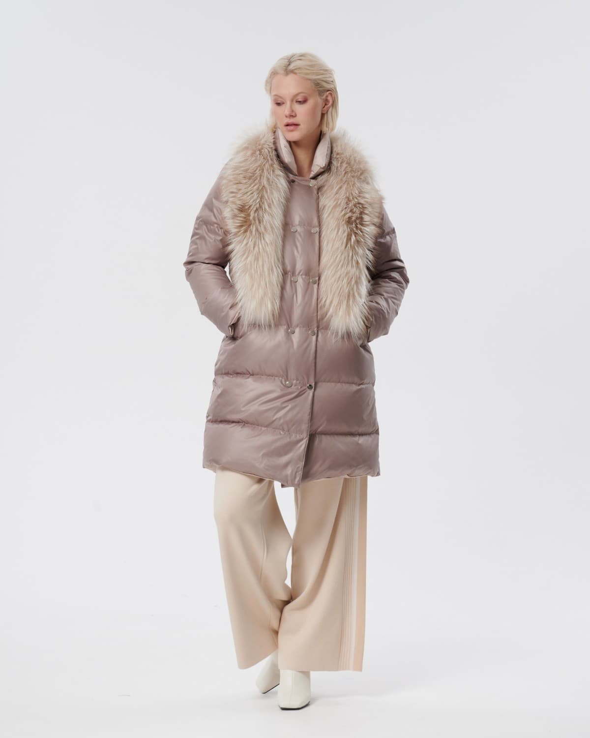 двустороннее пуховое пальто с меховым воротником