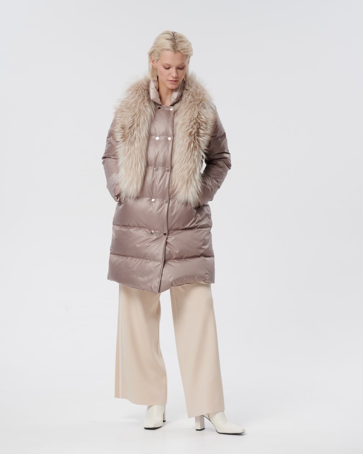 двустороннее пуховое пальто с меховым воротником